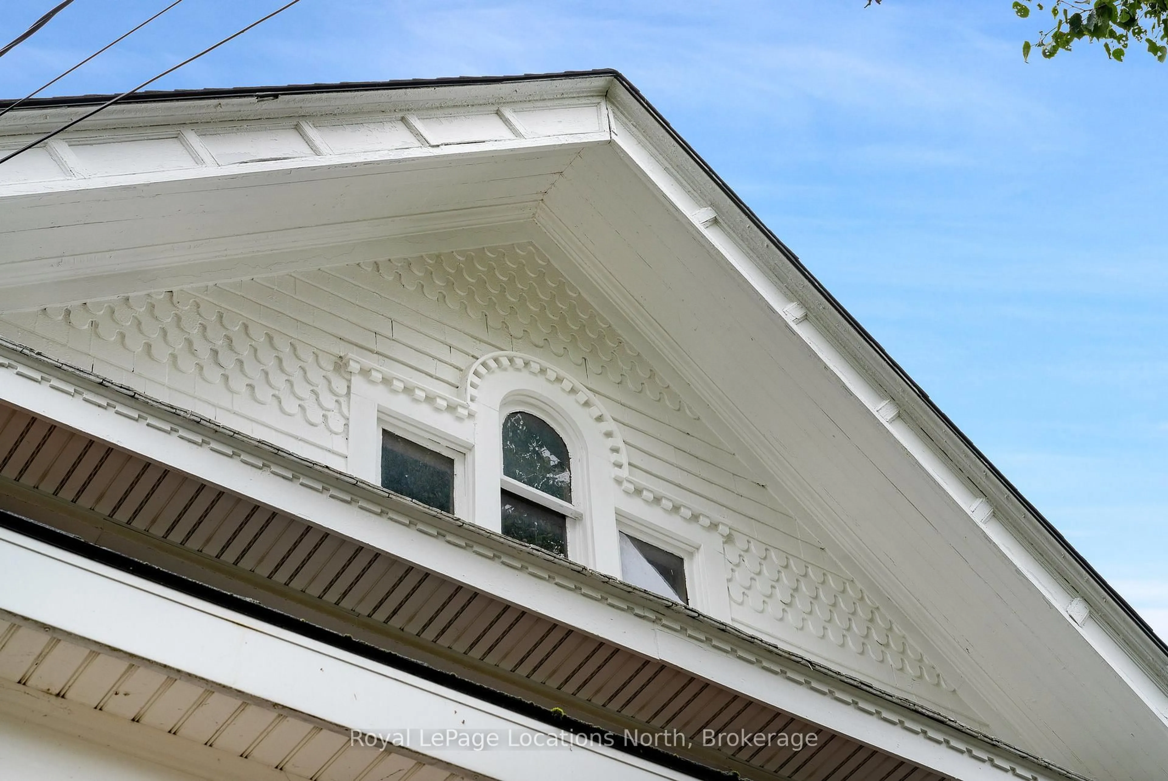 Home with vinyl exterior material, building for 210 Birch St, Collingwood Ontario L9Y 2V6