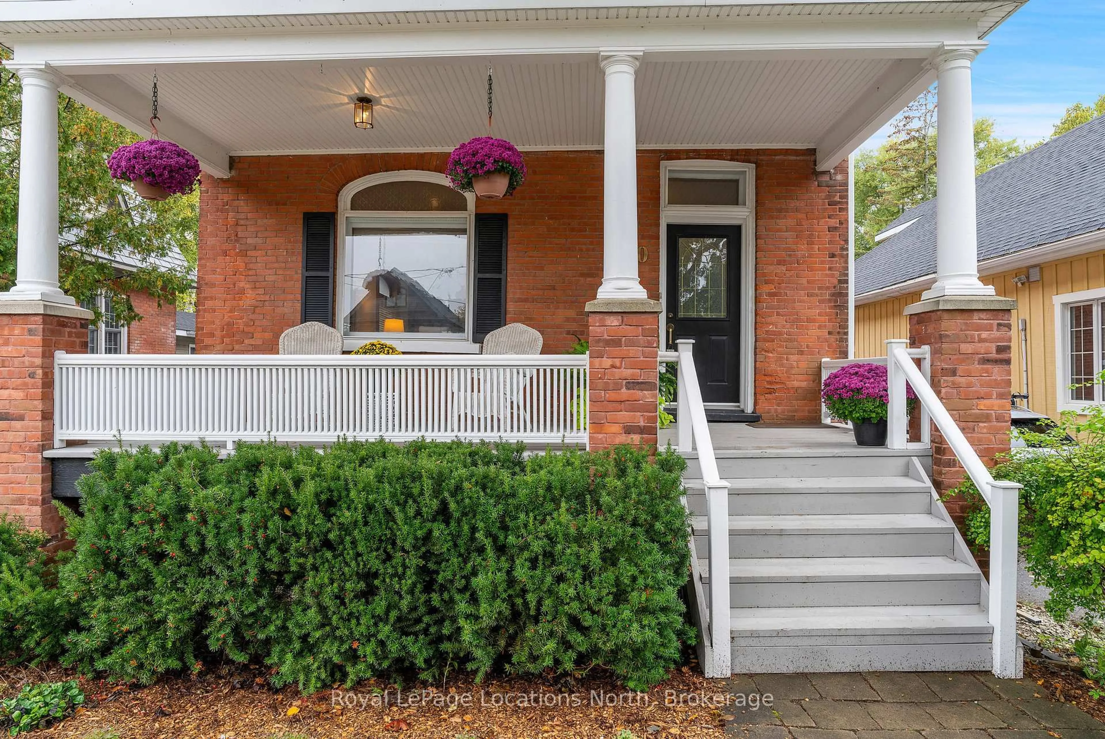 Home with brick exterior material, street for 210 Birch St, Collingwood Ontario L9Y 2V6