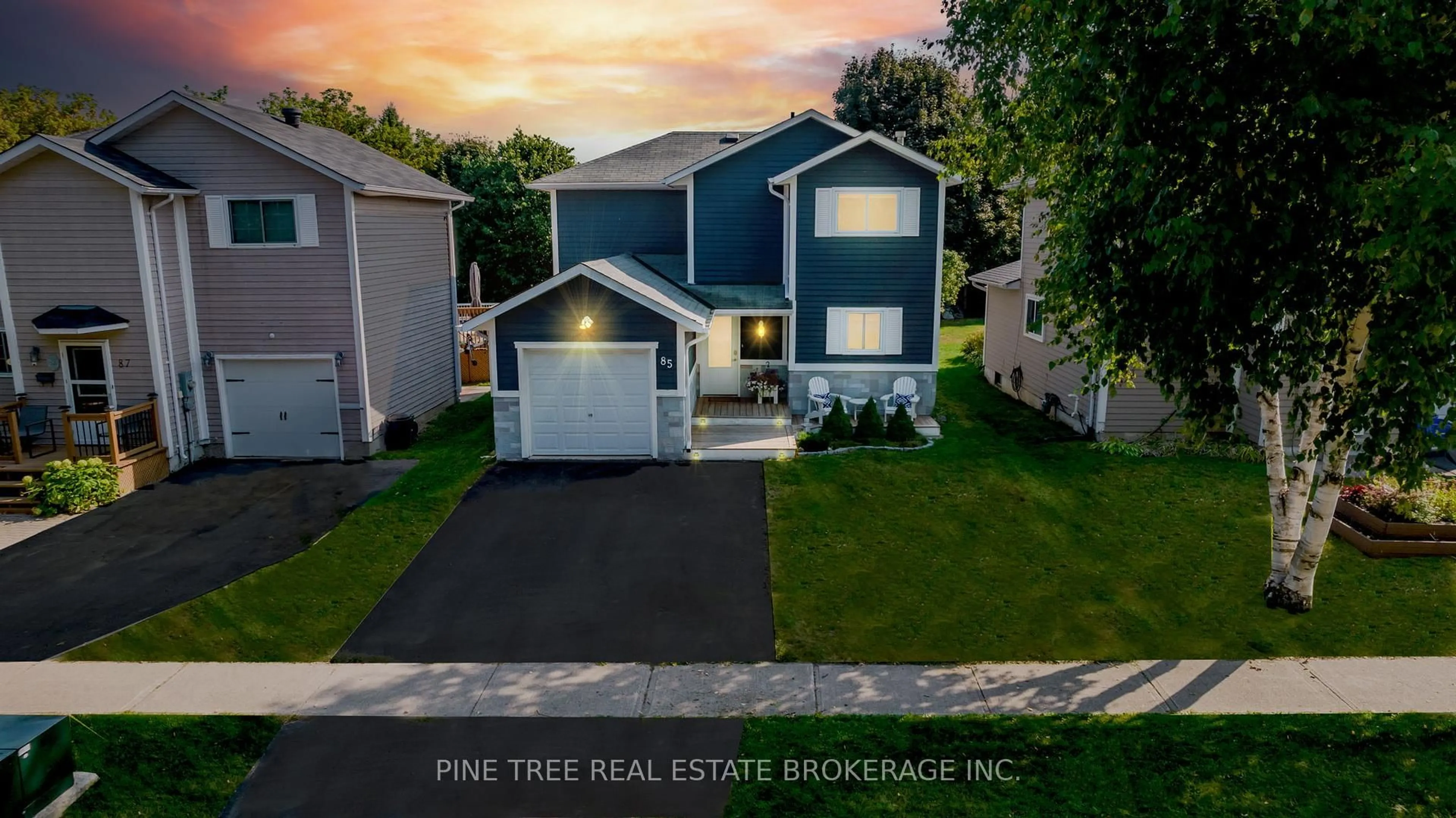 A pic from outside/outdoor area/front of a property/back of a property/a pic from drone, street for 85 Elizabeth St, Barrie Ontario L4N 6P2