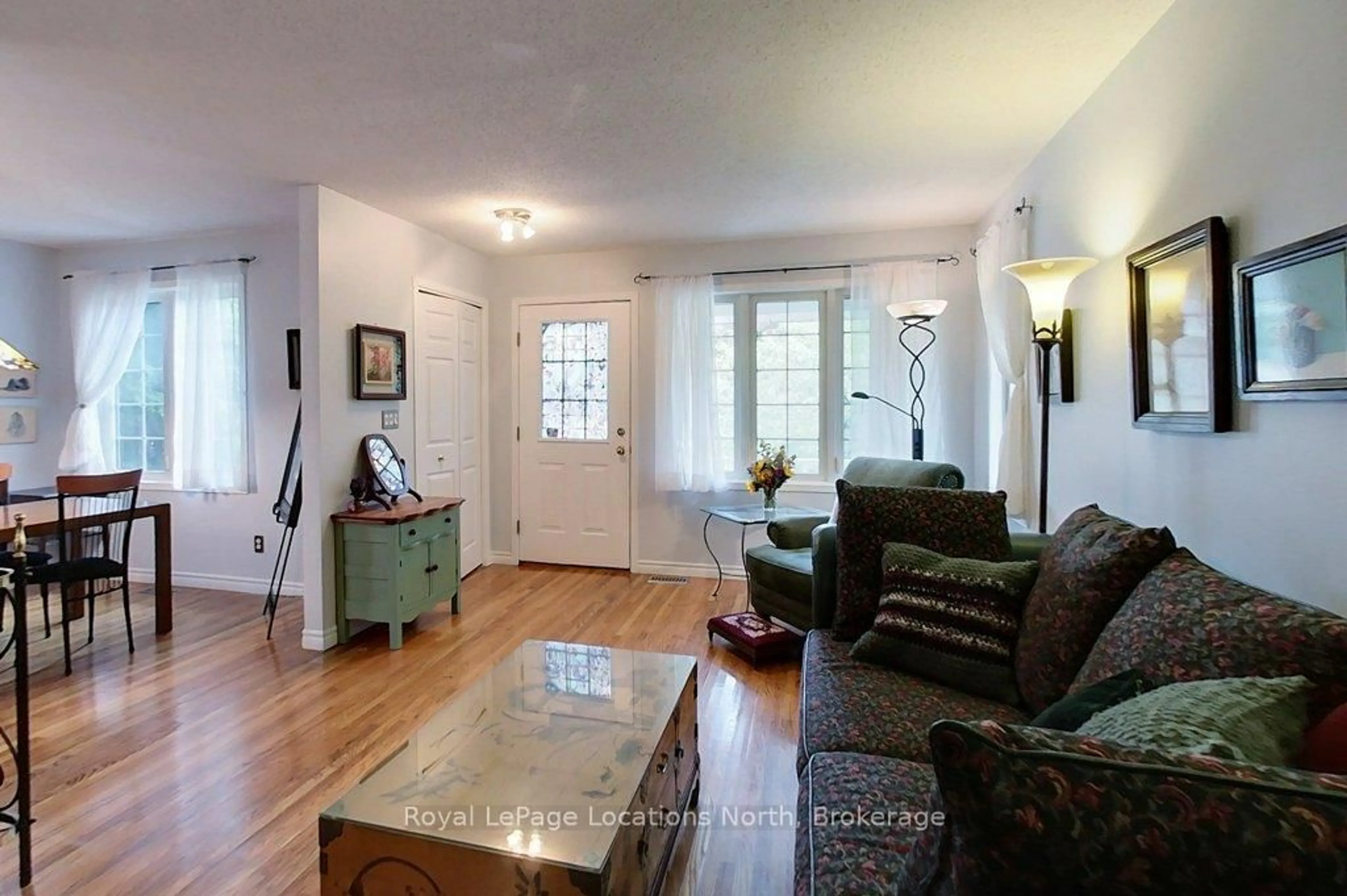 Living room with furniture, unknown for 250 Cedar St, Collingwood Ontario L9Y 3A8