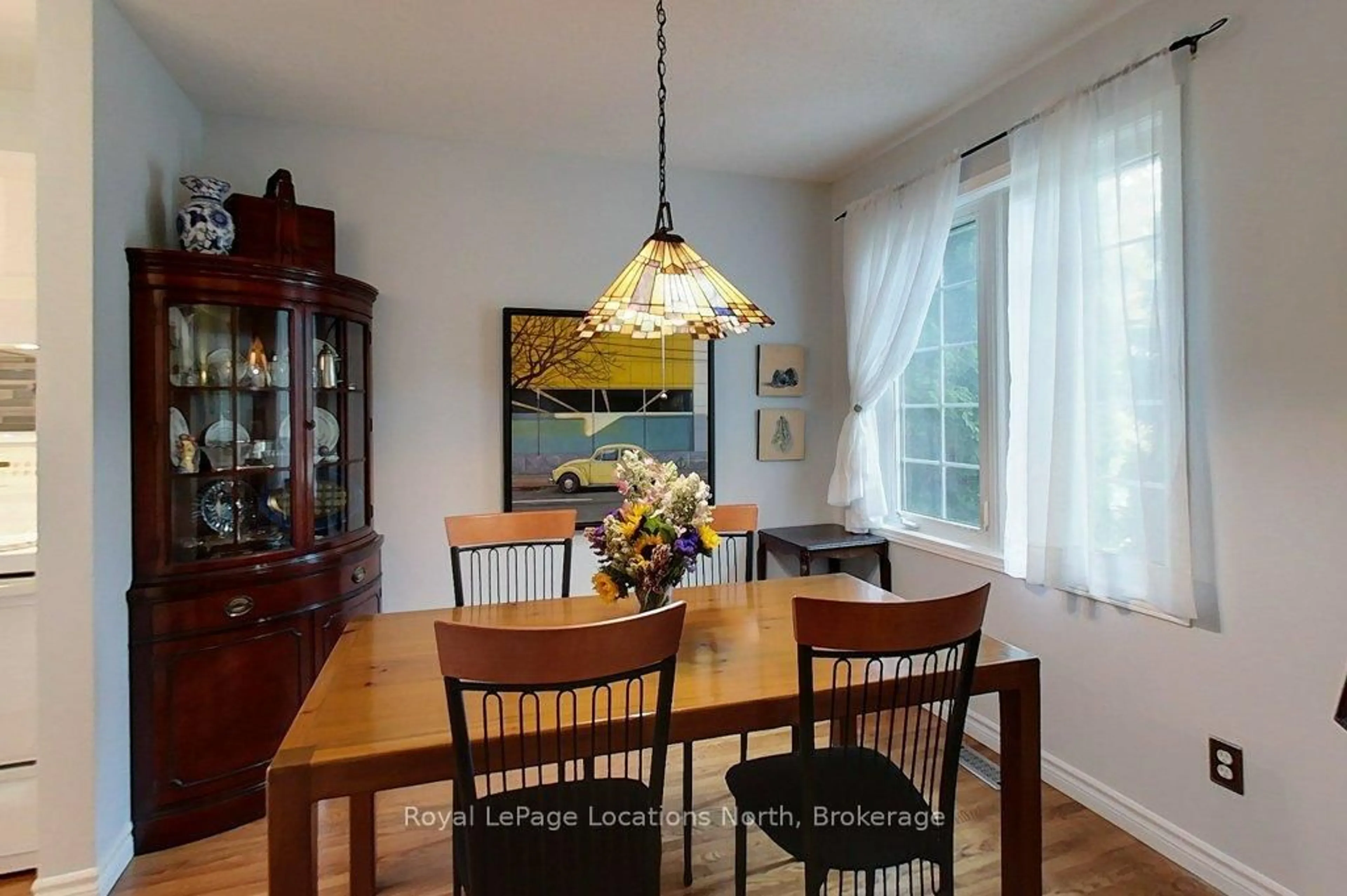 Dining room, wood/laminate floor for 250 Cedar St, Collingwood Ontario L9Y 3A8
