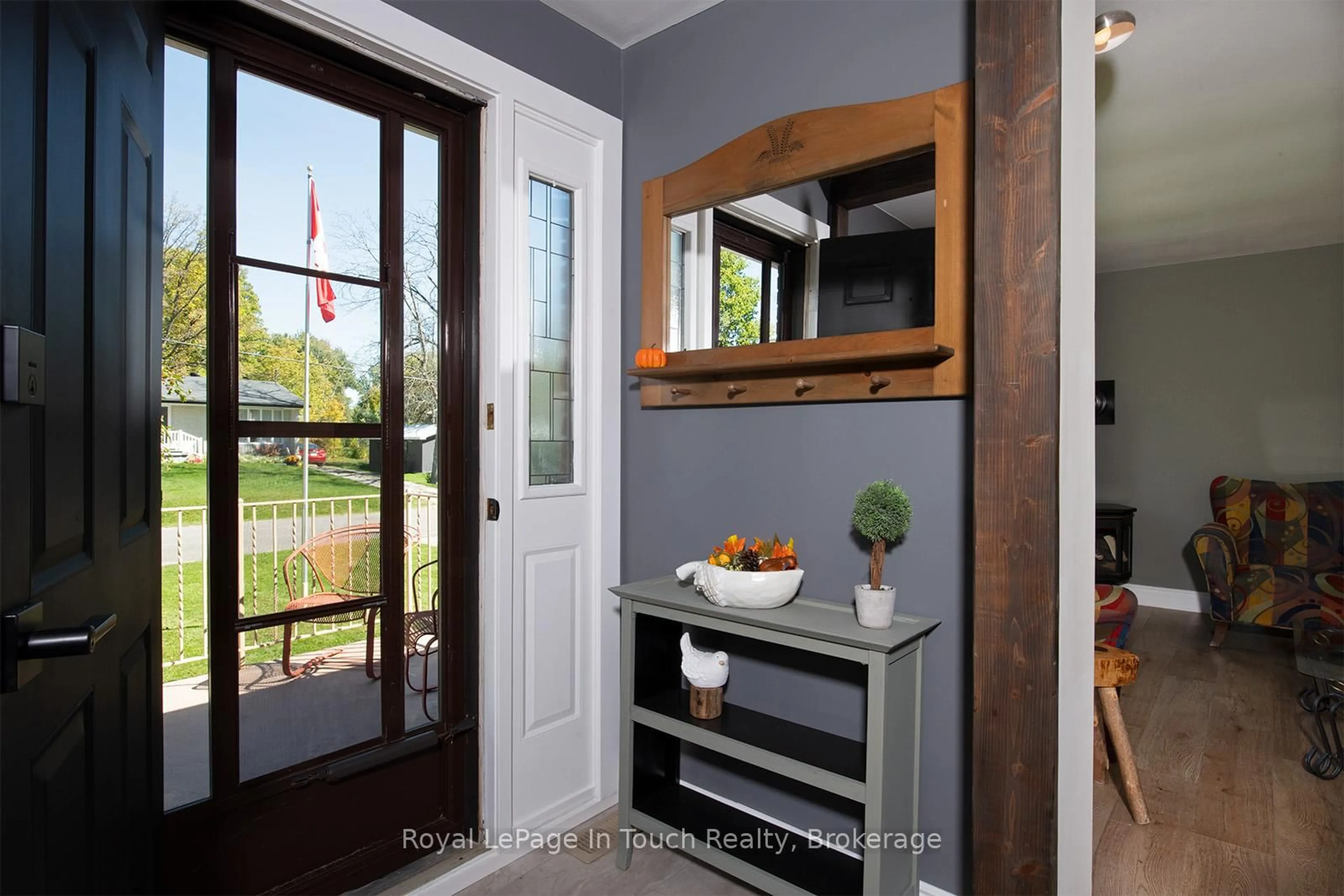Indoor entryway for 8 Cyril Martin Pl, Severn Ontario L0K 1E0