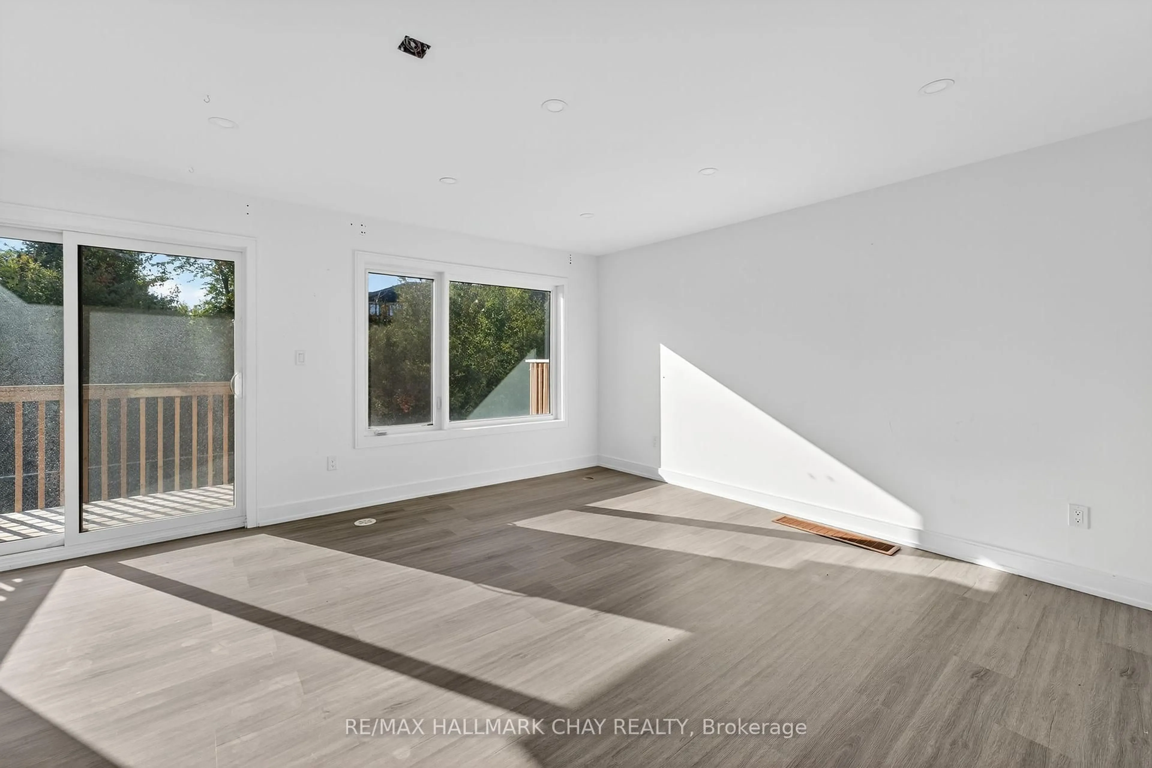 A pic of a room for 22 Blue Forest Cres, Barrie Ontario L4N 0M2