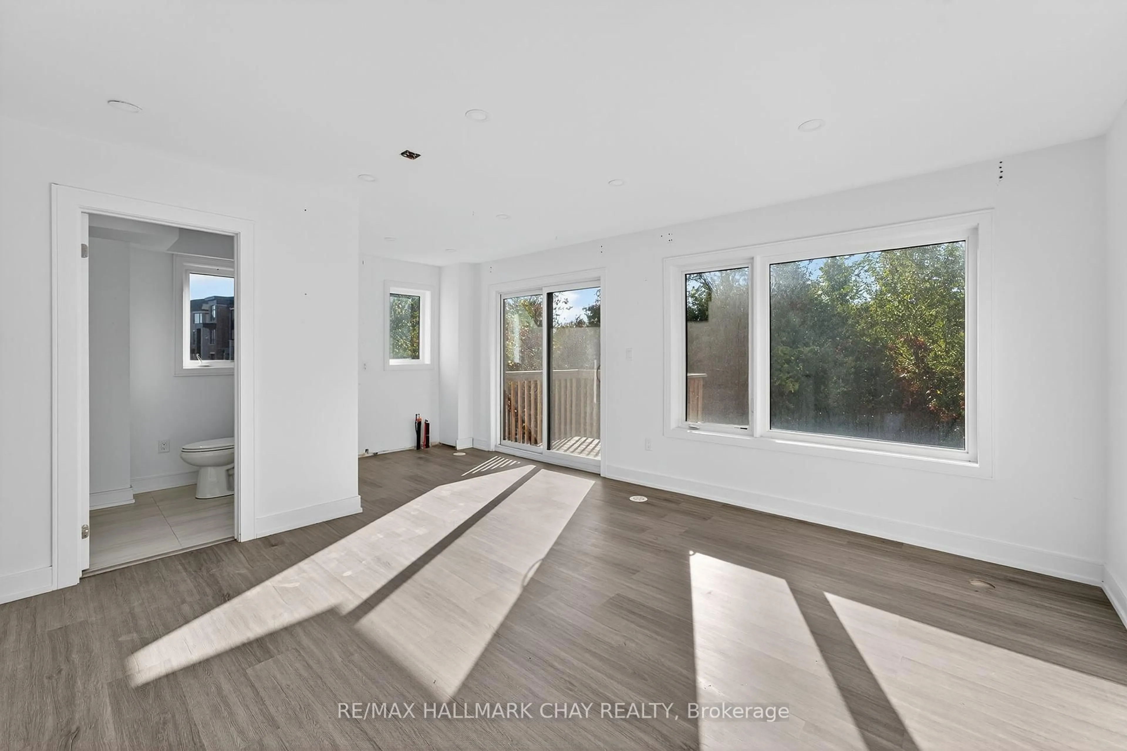 Unknown for 22 Blue Forest Cres, Barrie Ontario L4N 0M2