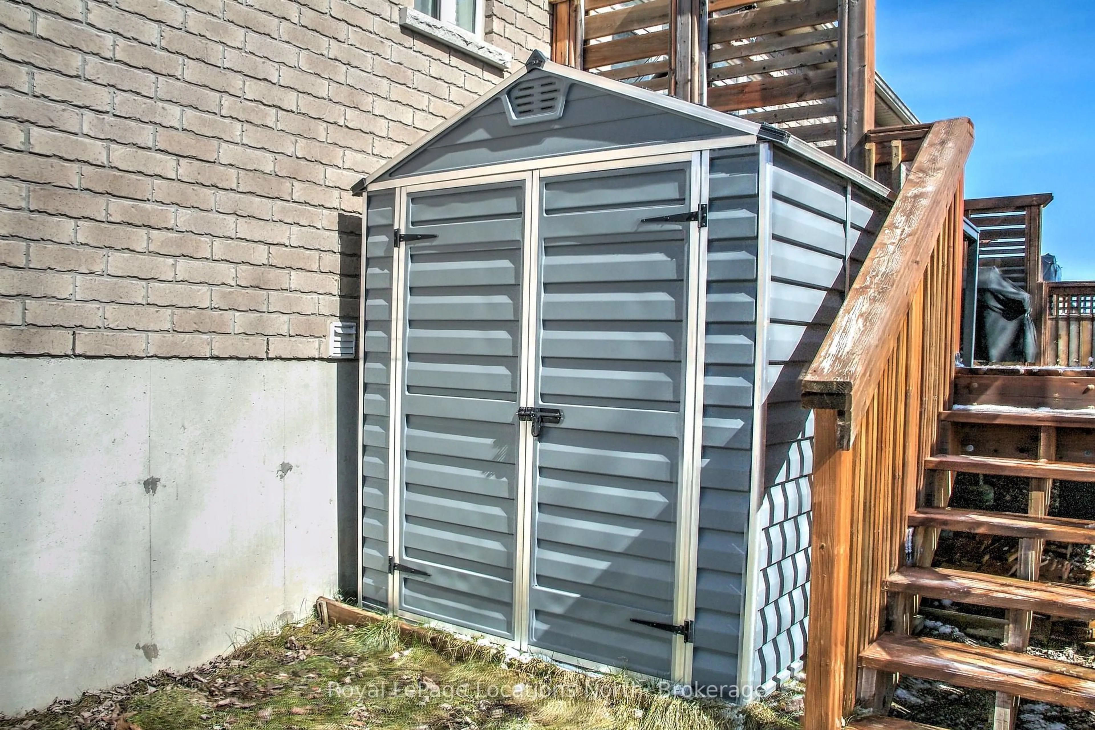 Shed for 15 Patchell Crt, Springwater Ontario L0M 1P0