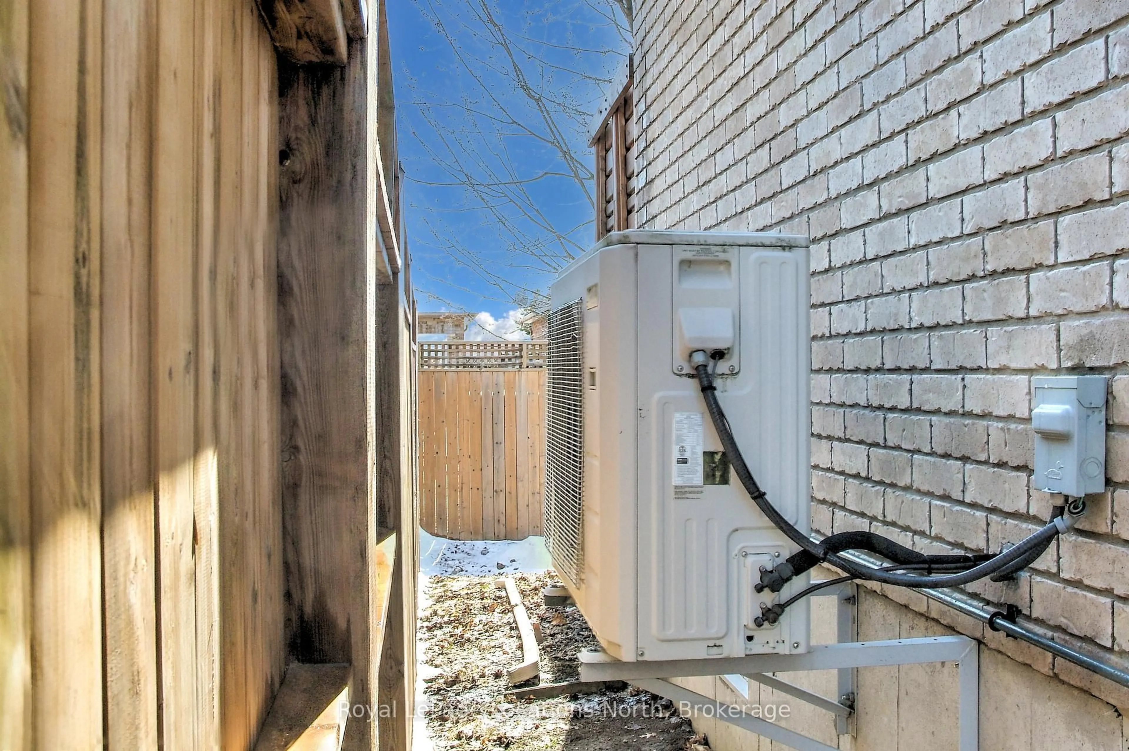 Patio, street for 15 Patchell Crt, Springwater Ontario L0M 1P0