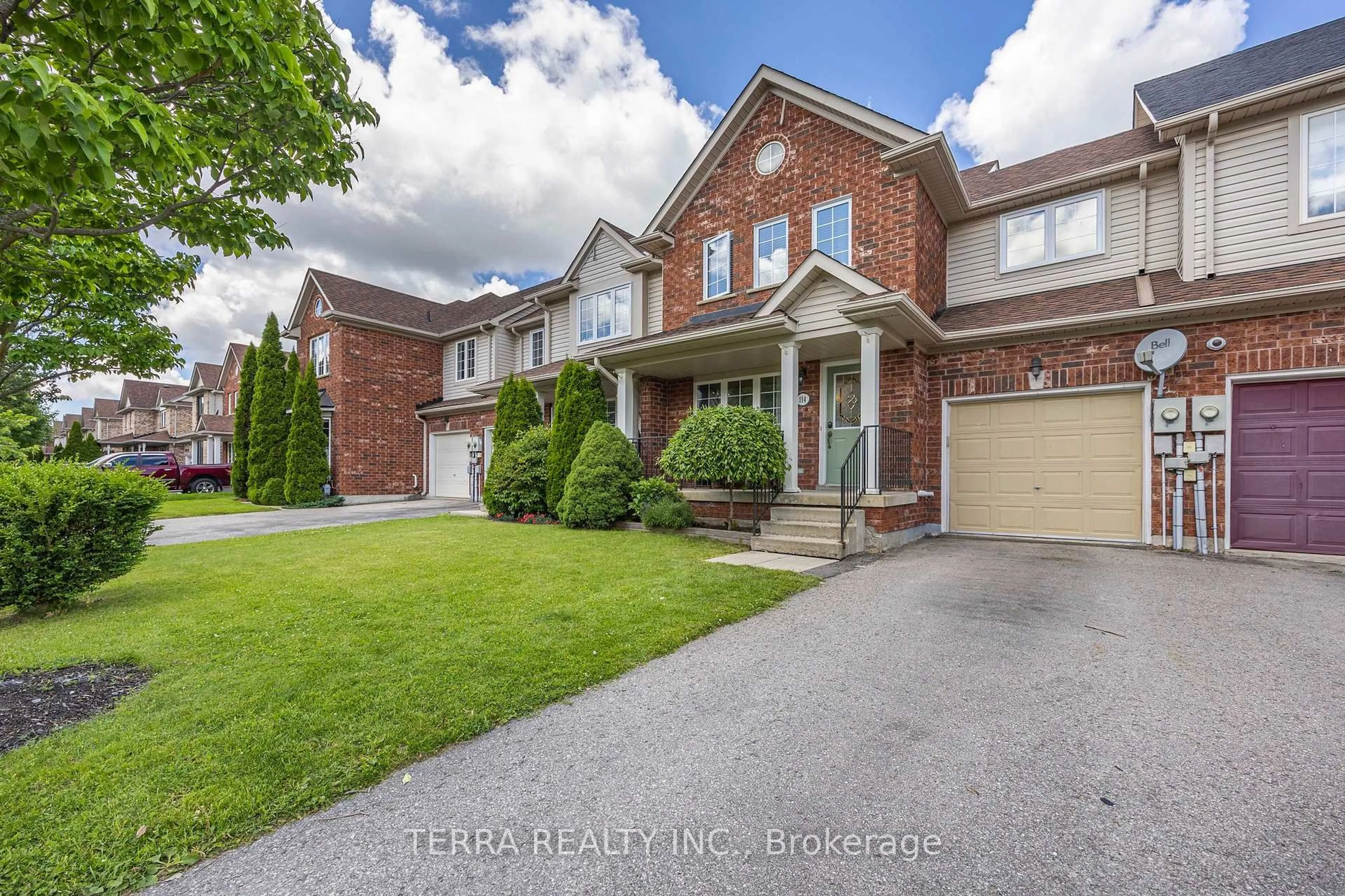 Home with brick exterior material, street for 114 Thrushwood Dr, Barrie Ontario L4N 0Z1
