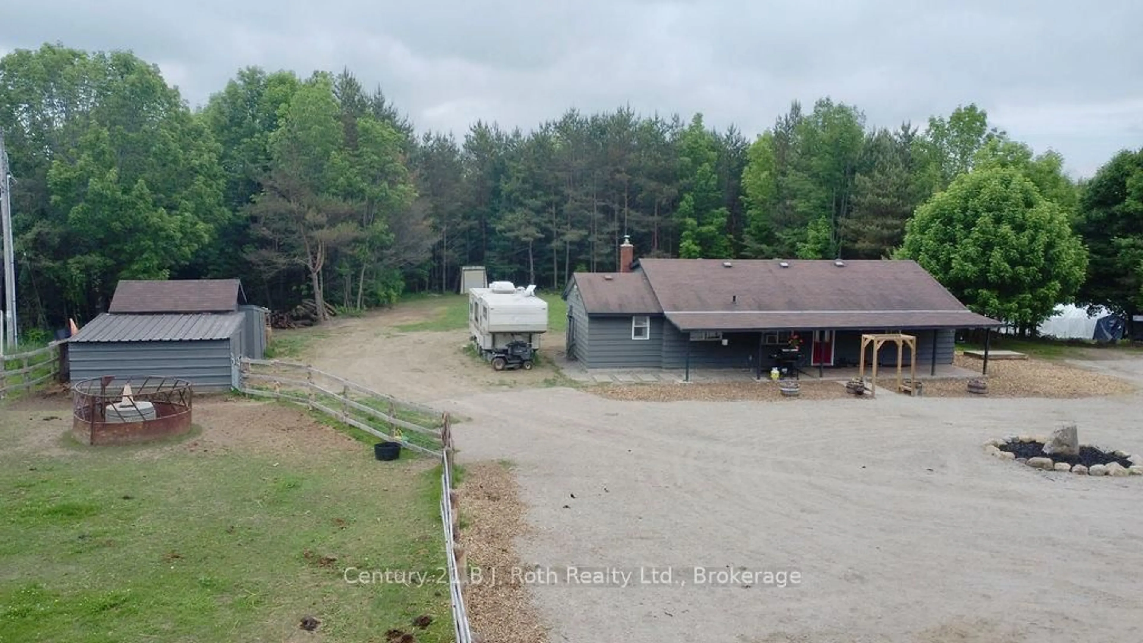 A pic from outside/outdoor area/front of a property/back of a property/a pic from drone, unknown for 2286 Flos Ten Rd, Springwater Ontario L0L 1P0