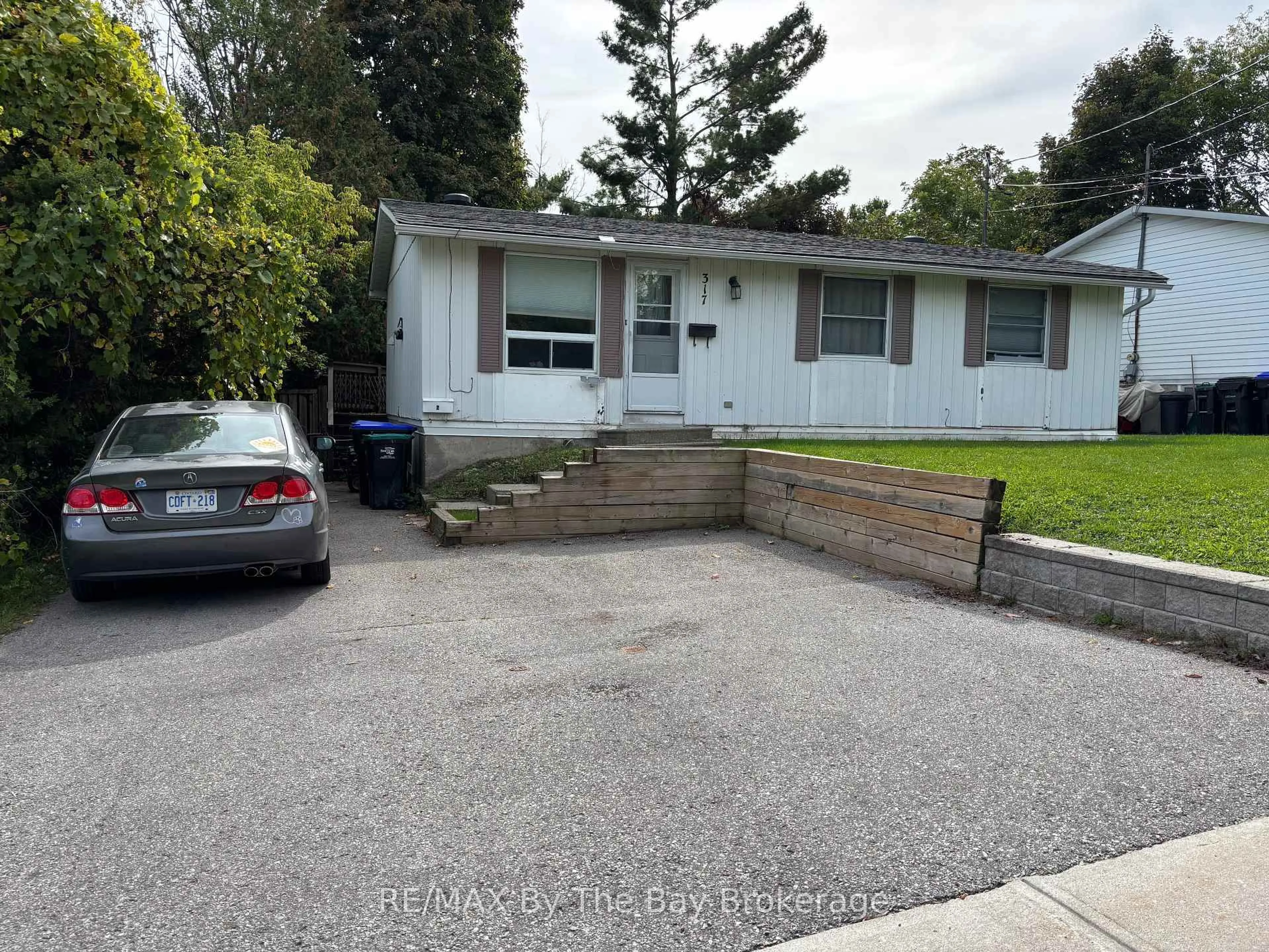 Home with vinyl exterior material, street for 317 Hugel Ave, Midland Ontario L4R 1T5