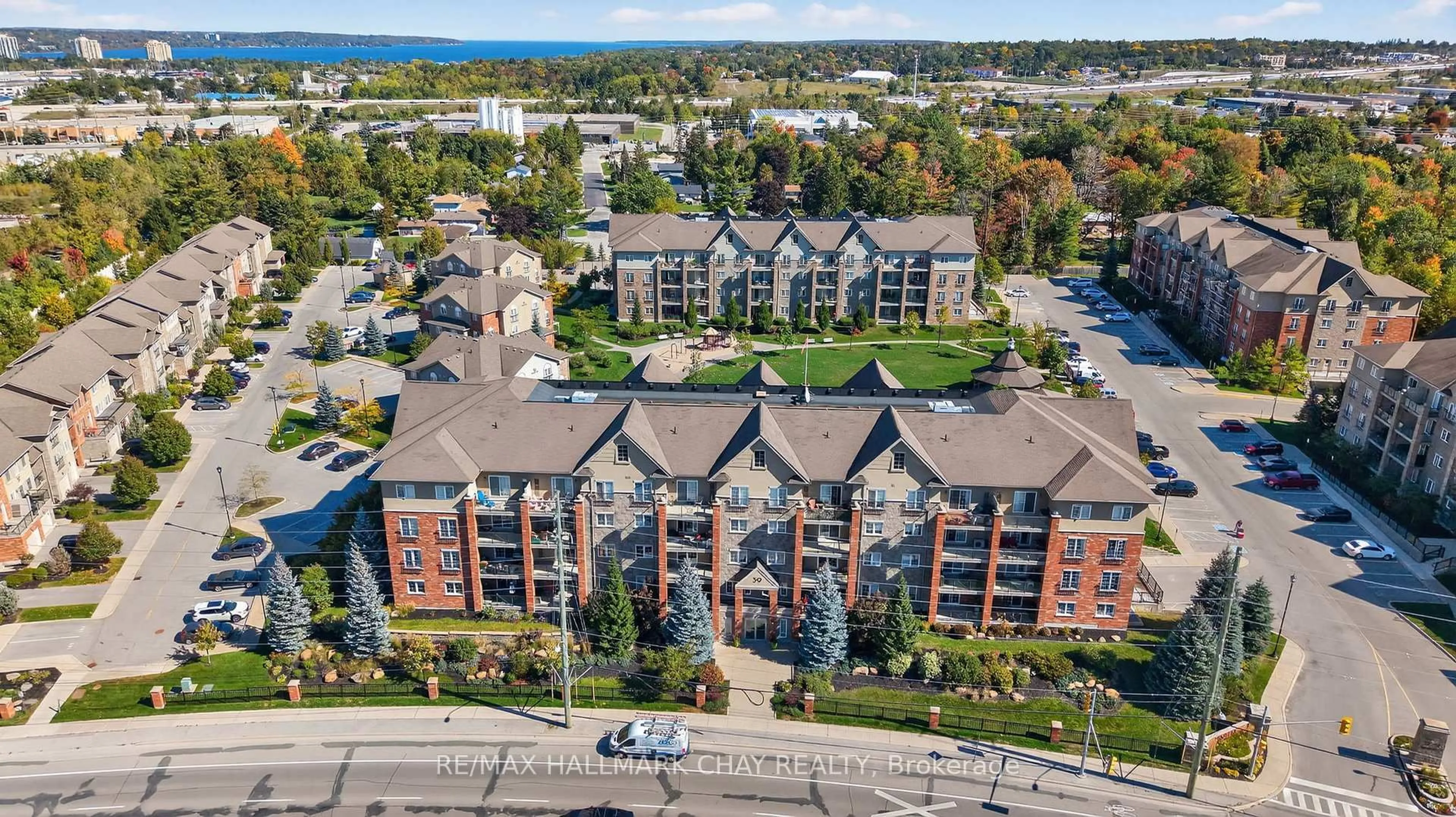 A pic from outside/outdoor area/front of a property/back of a property/a pic from drone, unknown for 39 Ferndale Dr #405, Barrie Ontario L4N 5T5