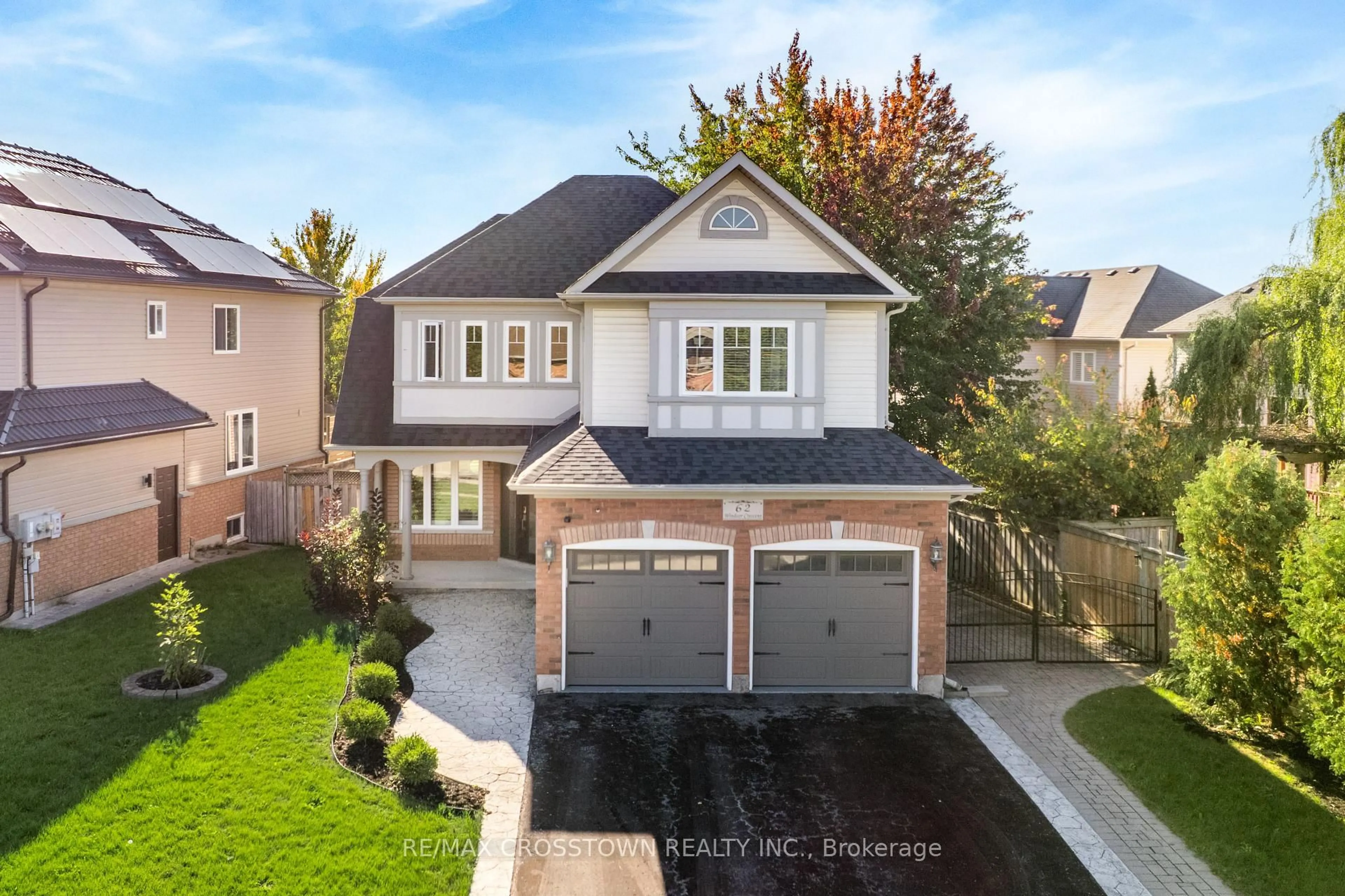 A pic from outside/outdoor area/front of a property/back of a property/a pic from drone, street for 62 Windsor Cres, Barrie Ontario L4N 0K4
