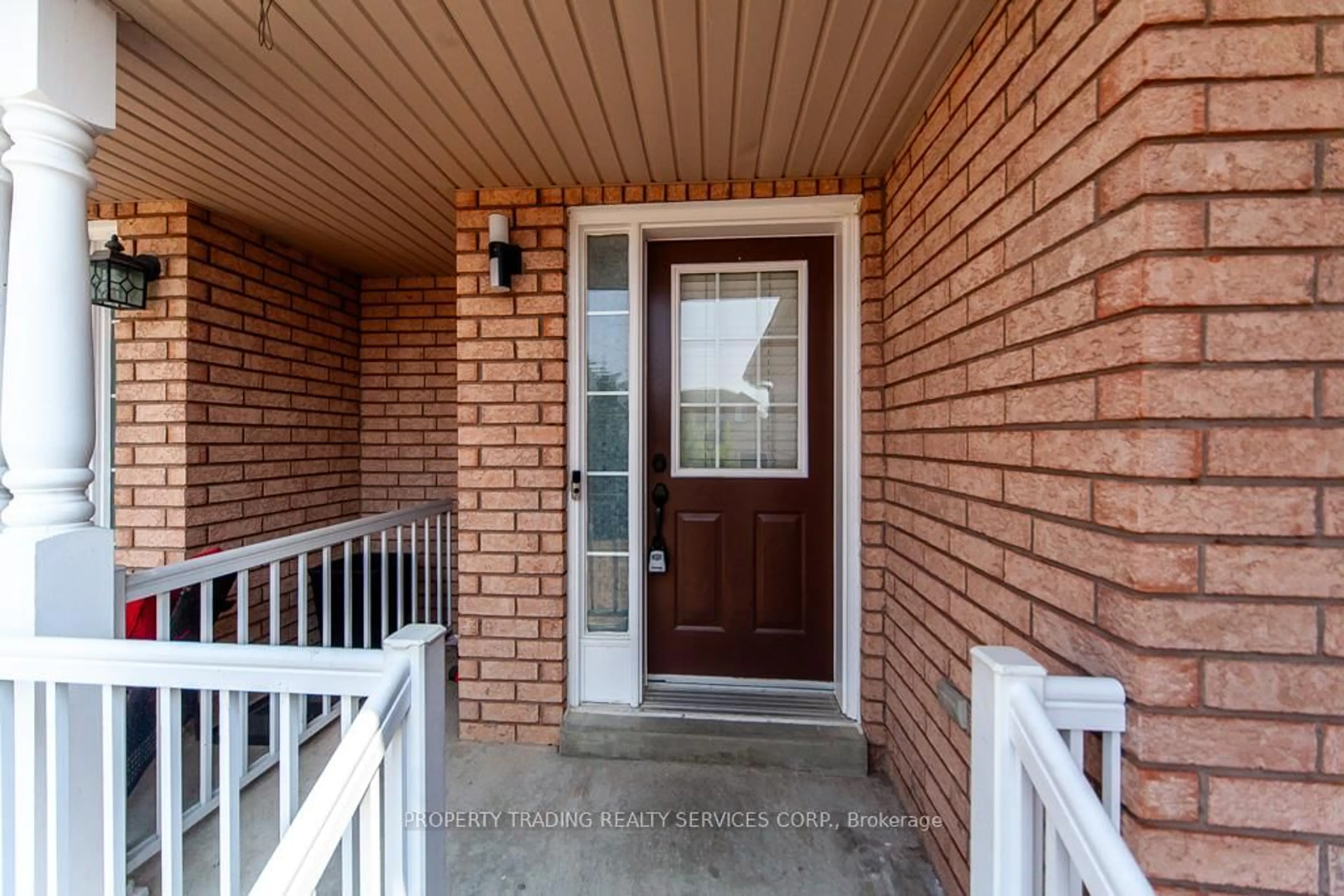 Indoor entryway for 45 RIDWELL St, Barrie Ontario L4N 0W8