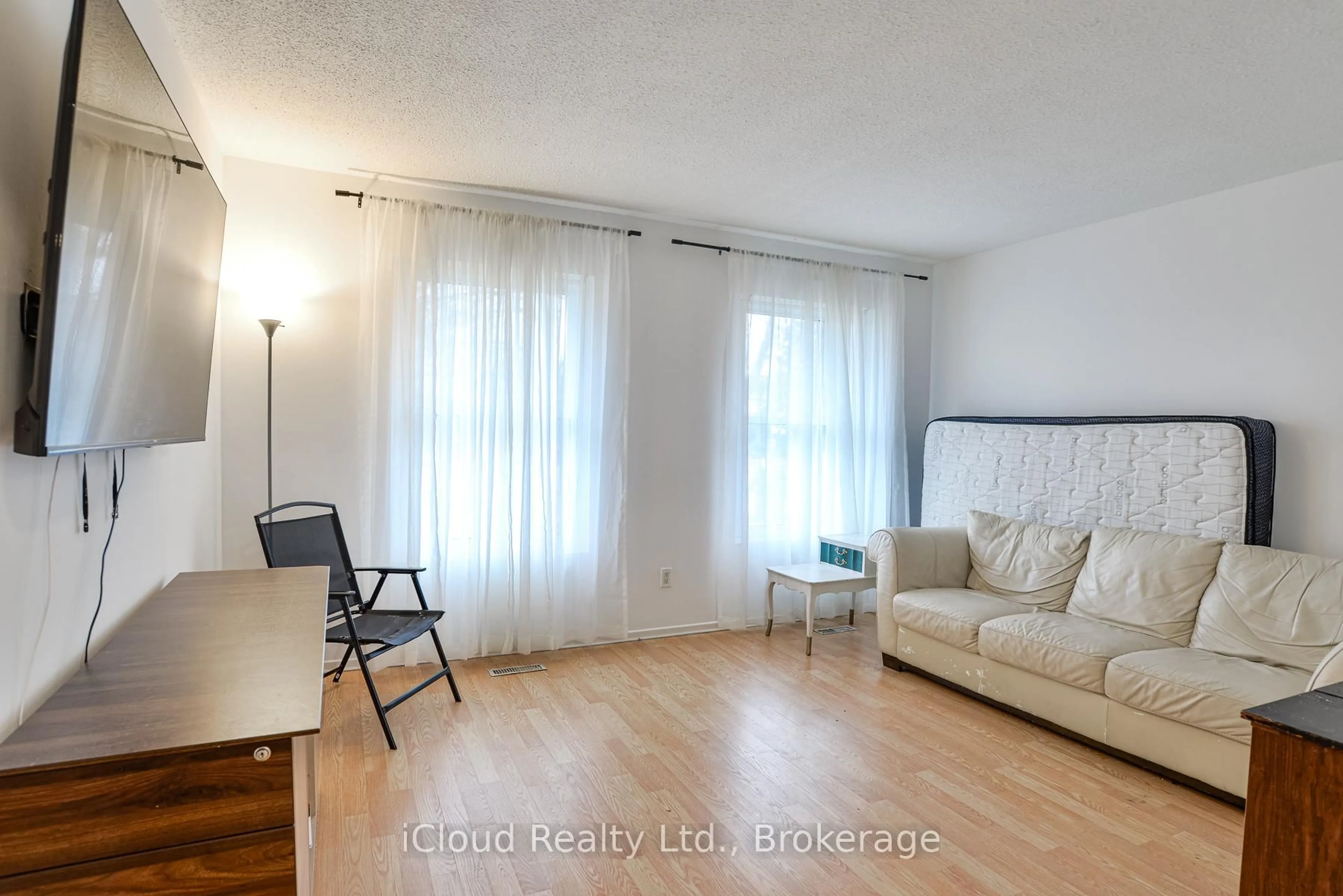 Living room with furniture, wood/laminate floor for 34 Kipling Pl, Barrie Ontario L4N 4W1