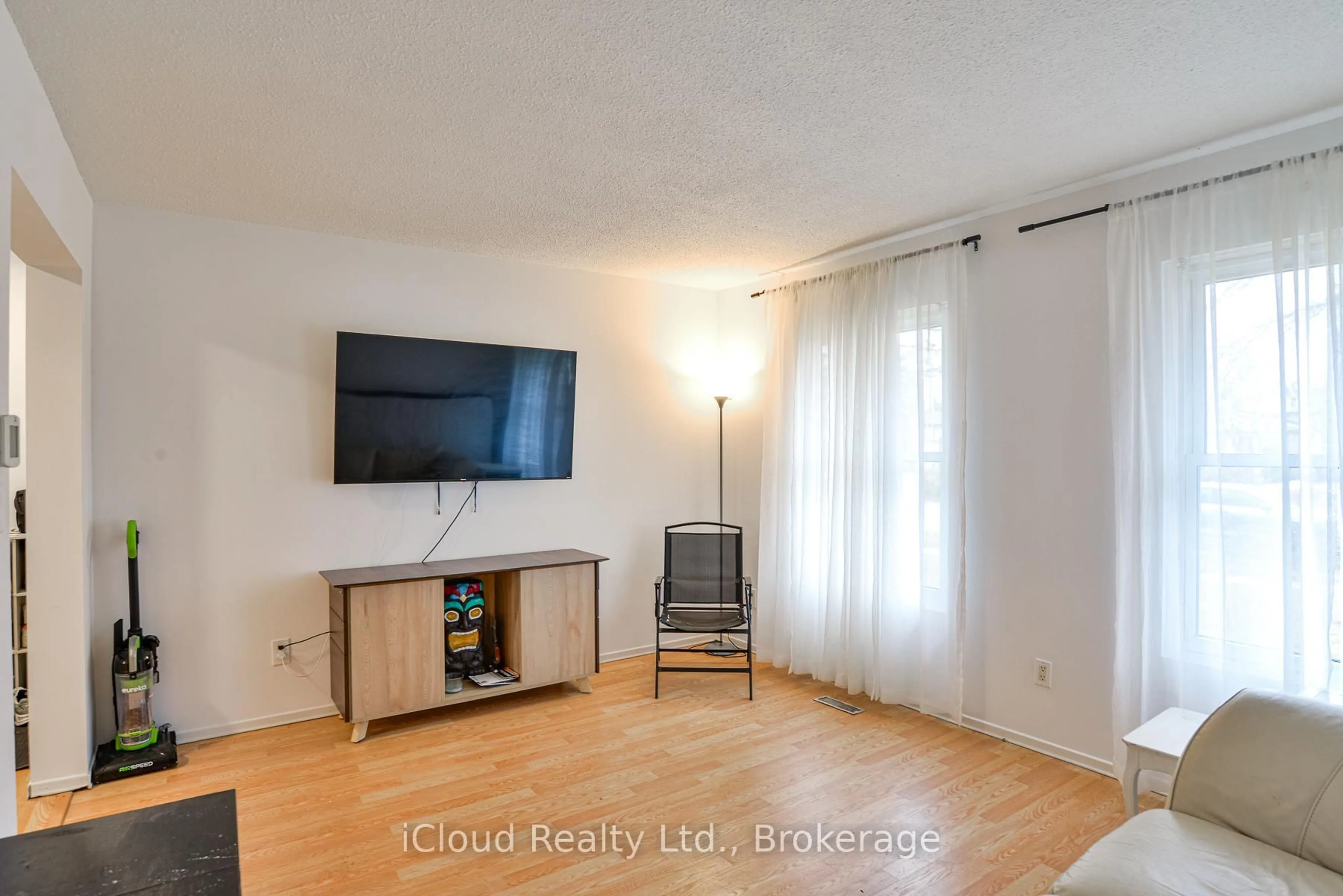 A pic of a room for 34 Kipling Pl, Barrie Ontario L4N 4W1