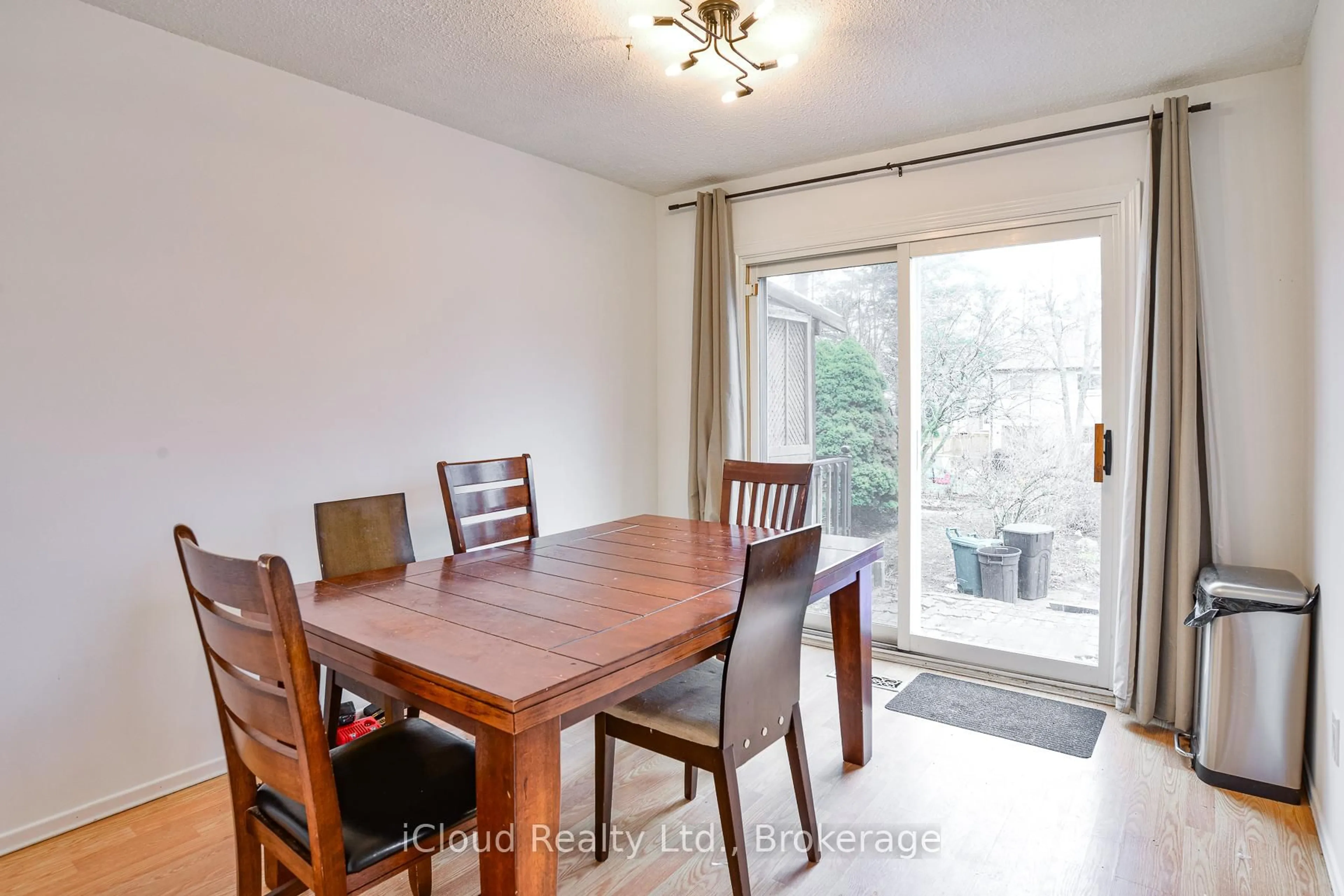 Dining room, wood/laminate floor for 34 Kipling Pl, Barrie Ontario L4N 4W1