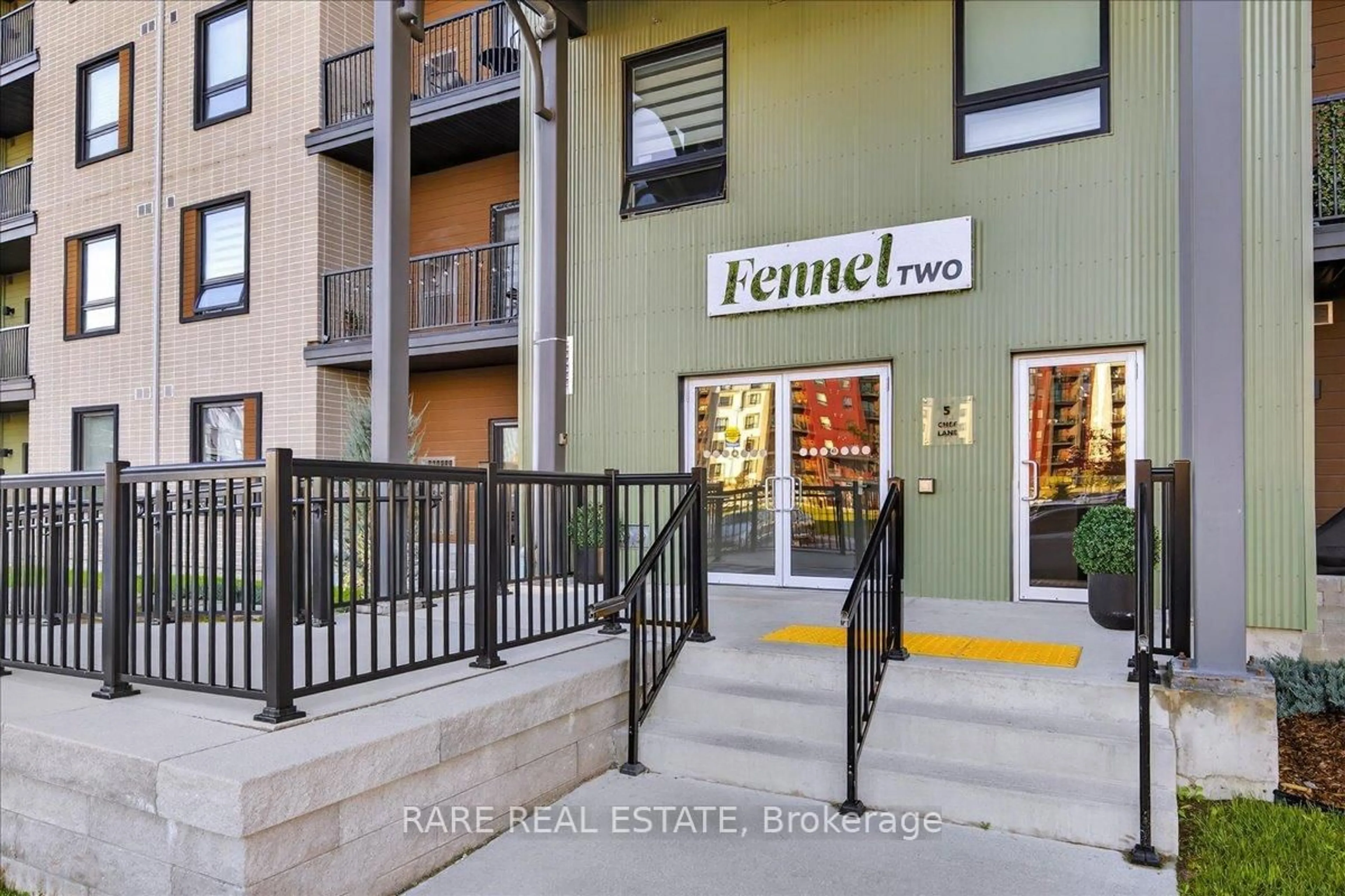 Indoor entryway for 5 Chef Lane #402, Barrie Ontario L9J 0J8
