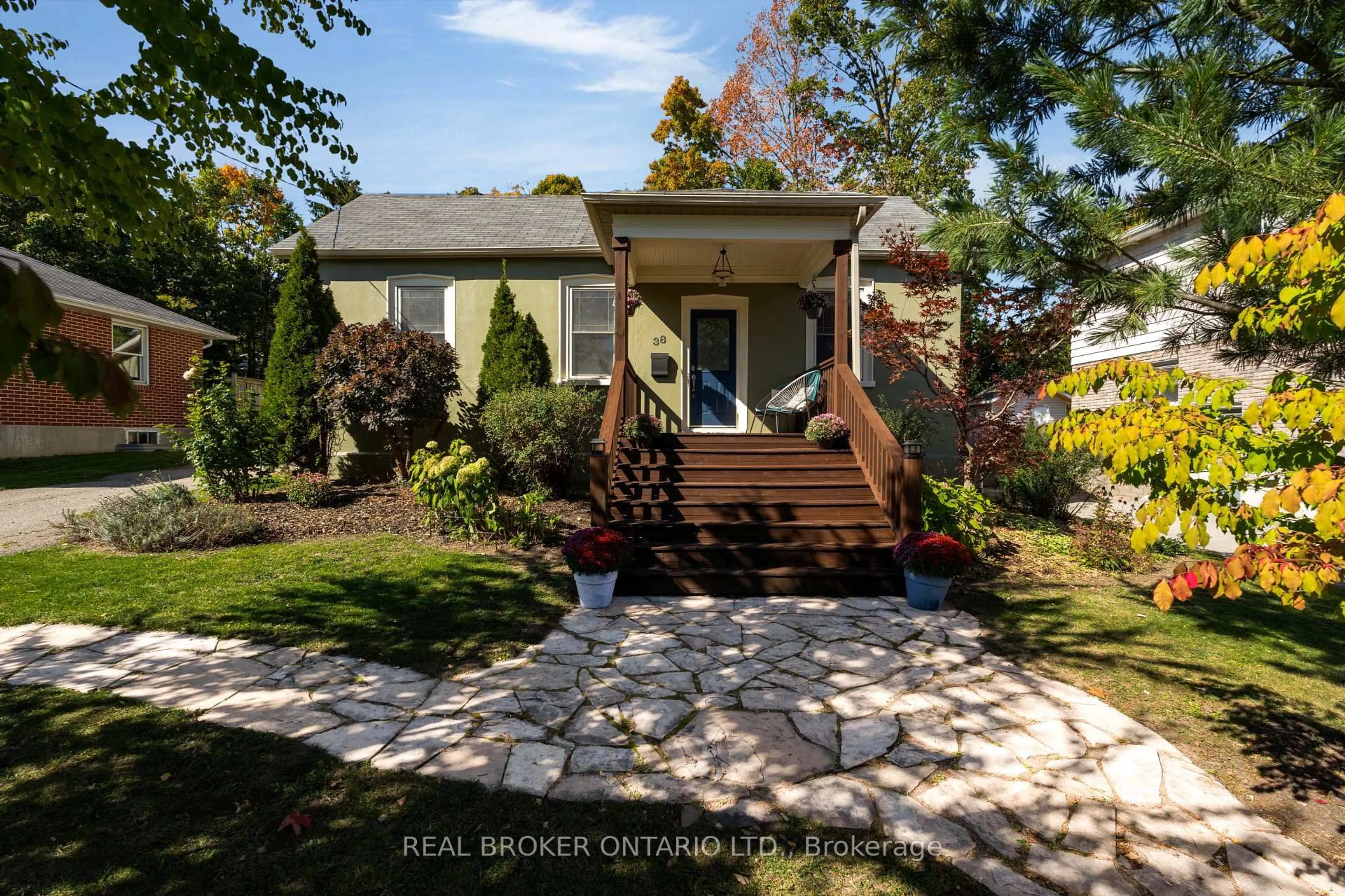 Home with brick exterior material, street for 38 Grove St, Barrie Ontario L4M 2N7