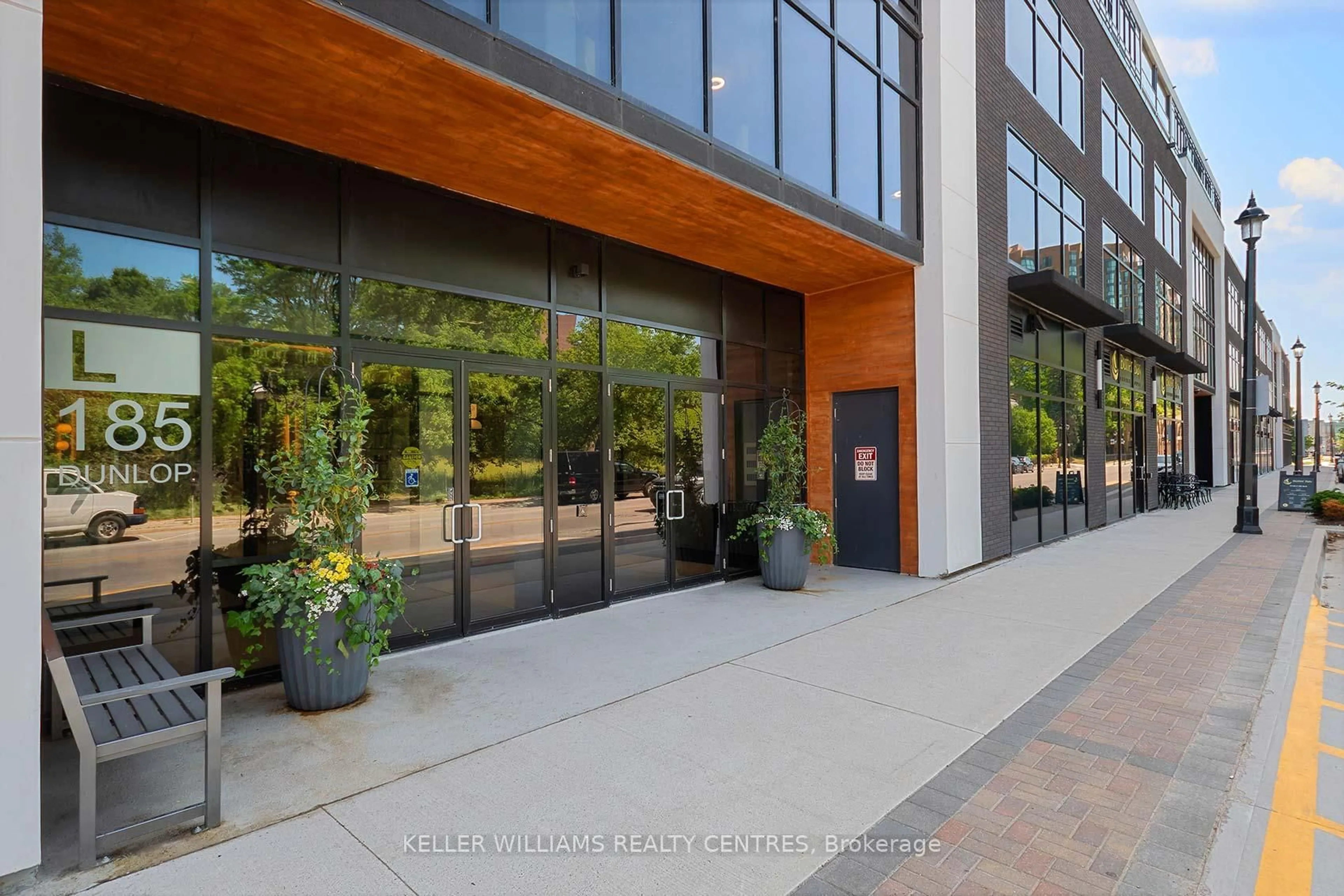 Indoor foyer for 185 Dunlop St #602, Barrie Ontario L4M 0L7