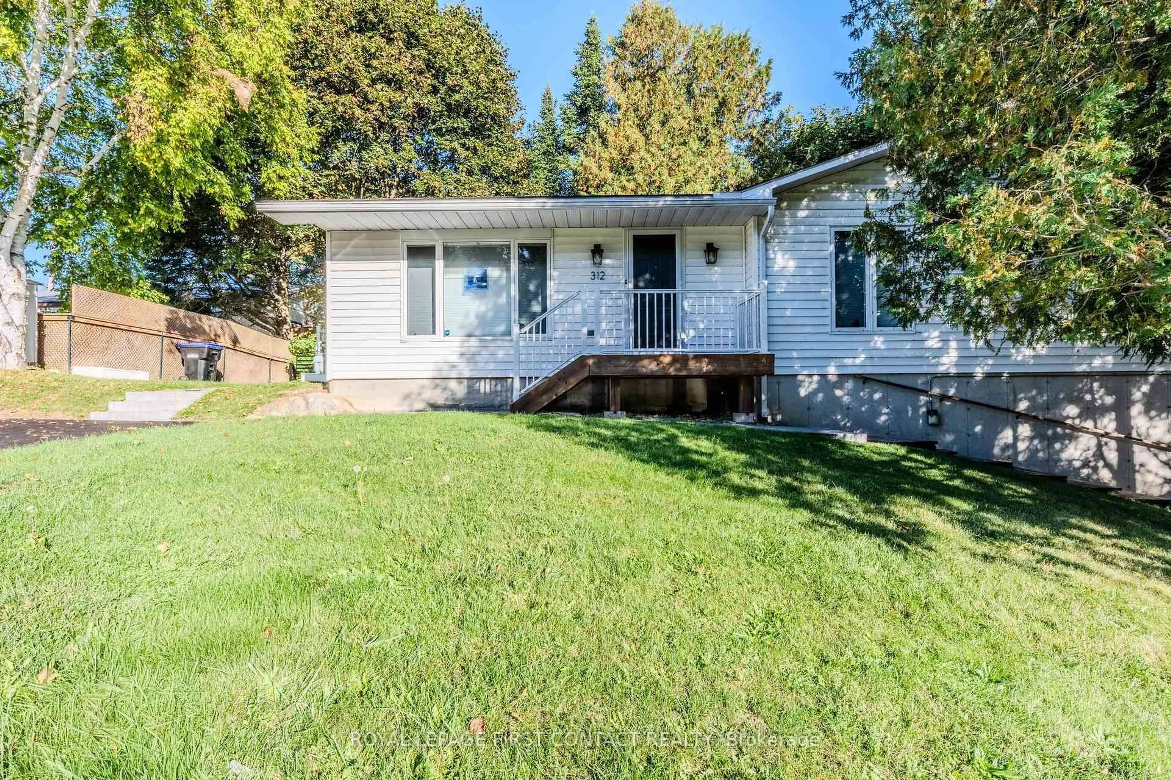 Home with vinyl exterior material, street for 312 Barnett Ave, Midland Ontario L4R 4Z8
