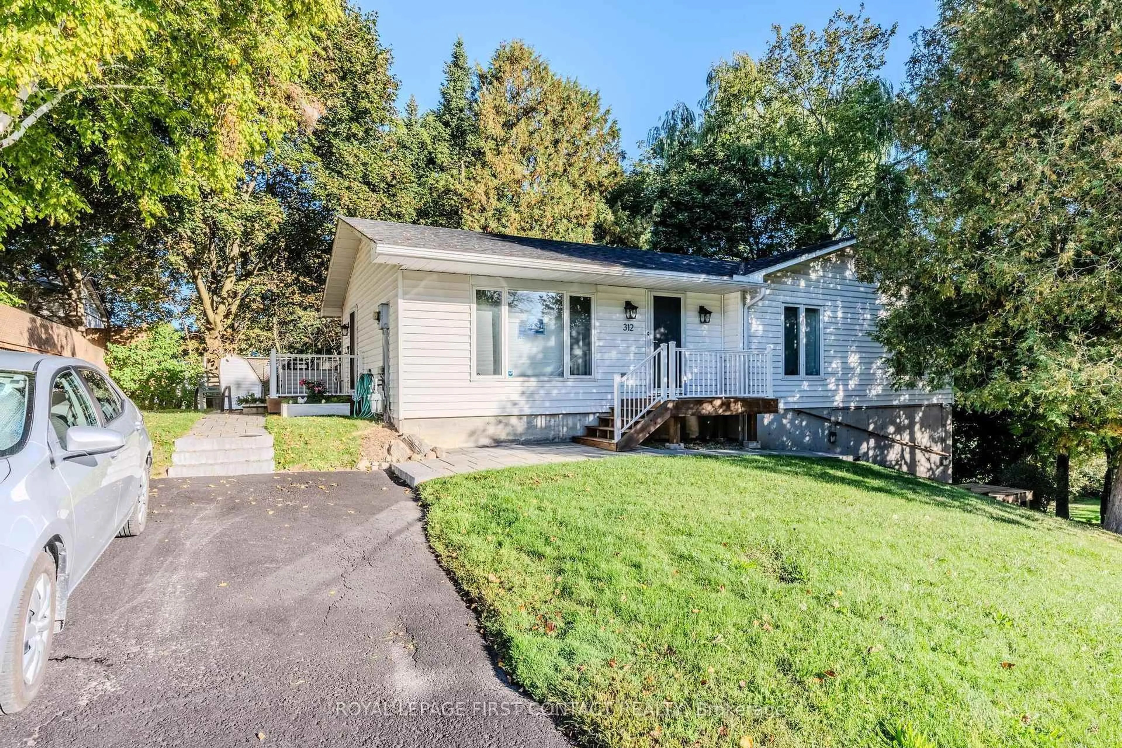 Home with vinyl exterior material, street for 312 Barnett Ave, Midland Ontario L4R 4Z8