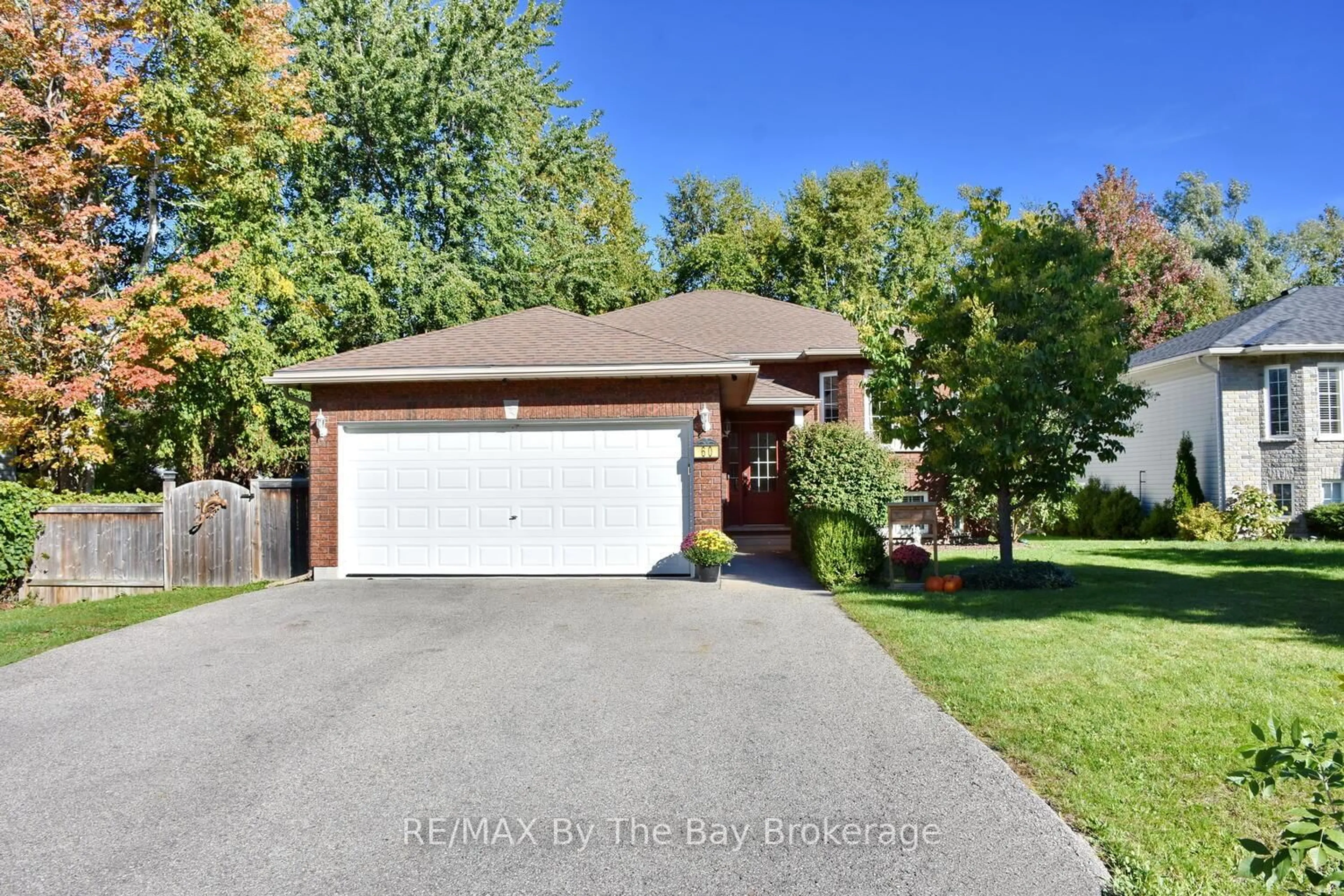 A pic from outside/outdoor area/front of a property/back of a property/a pic from drone, street for 60 Caribou Tr, Wasaga Beach Ontario L9Z 1H4