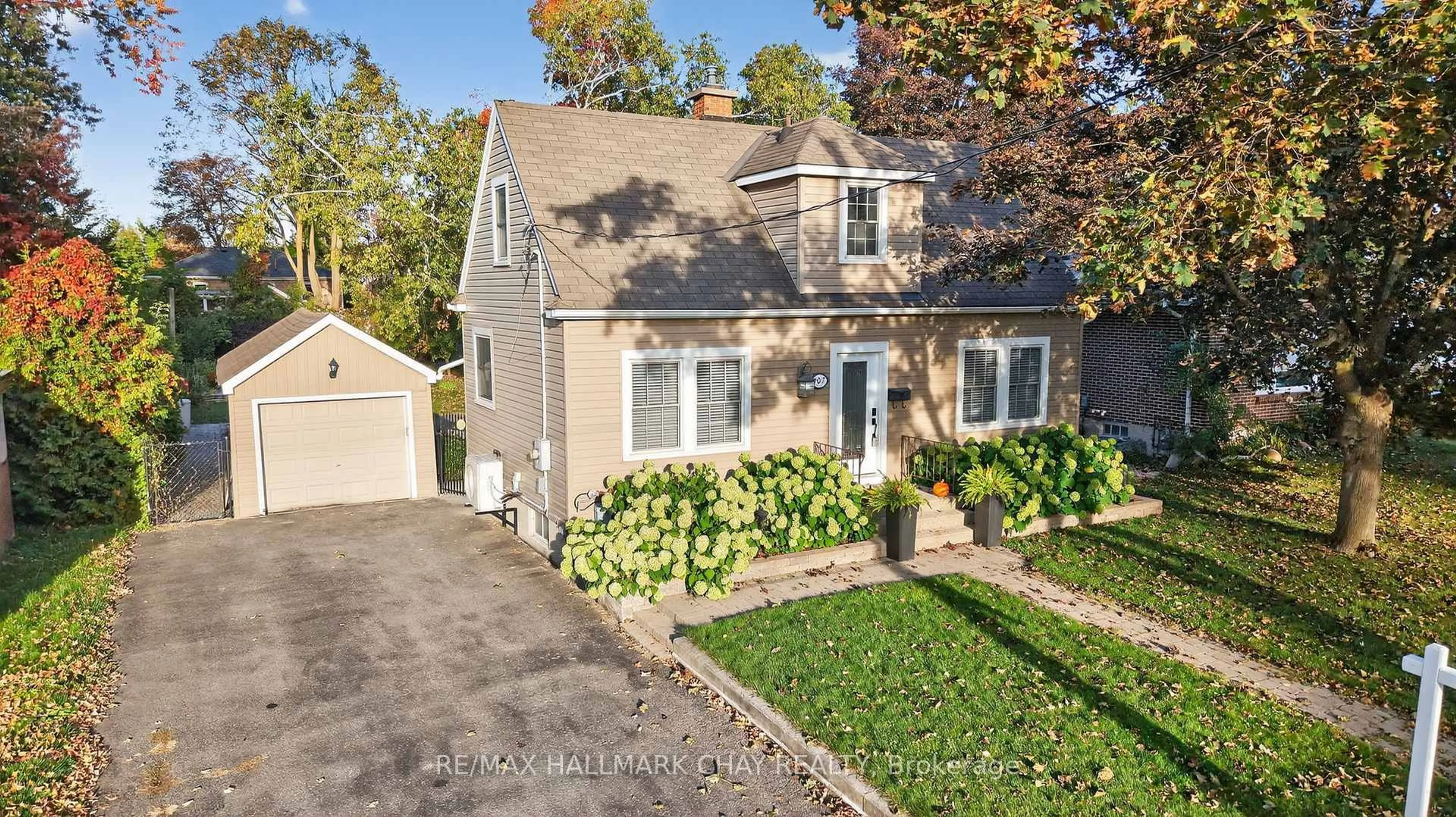 Unknown for 107 Peel St, Barrie Ontario L4M 3L5