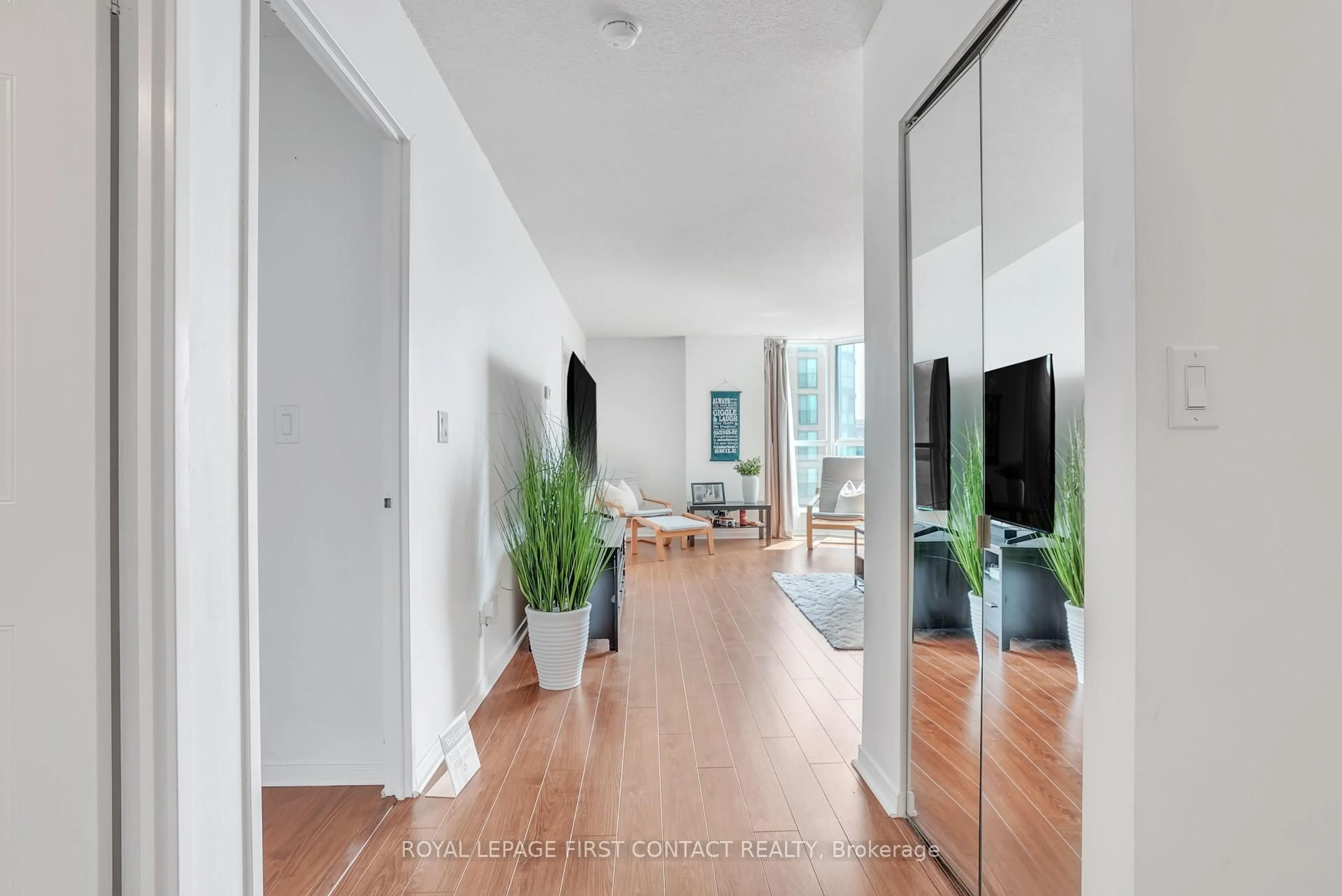Indoor entryway for 140 Dunlop St #908, Barrie Ontario L4M 6H9