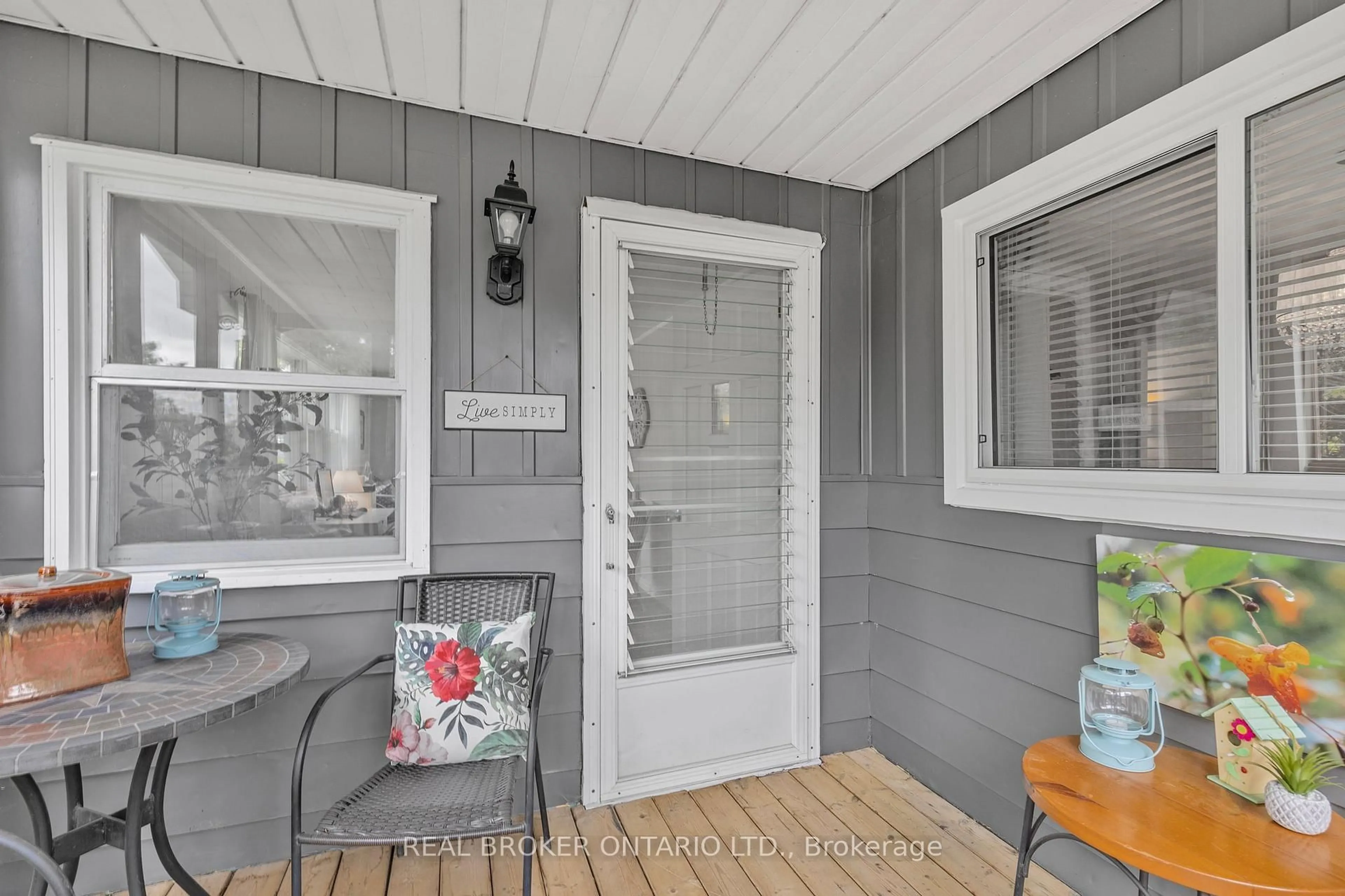 Indoor entryway for 23 Owen Rd, Oro-Medonte Ontario L0L 1T0