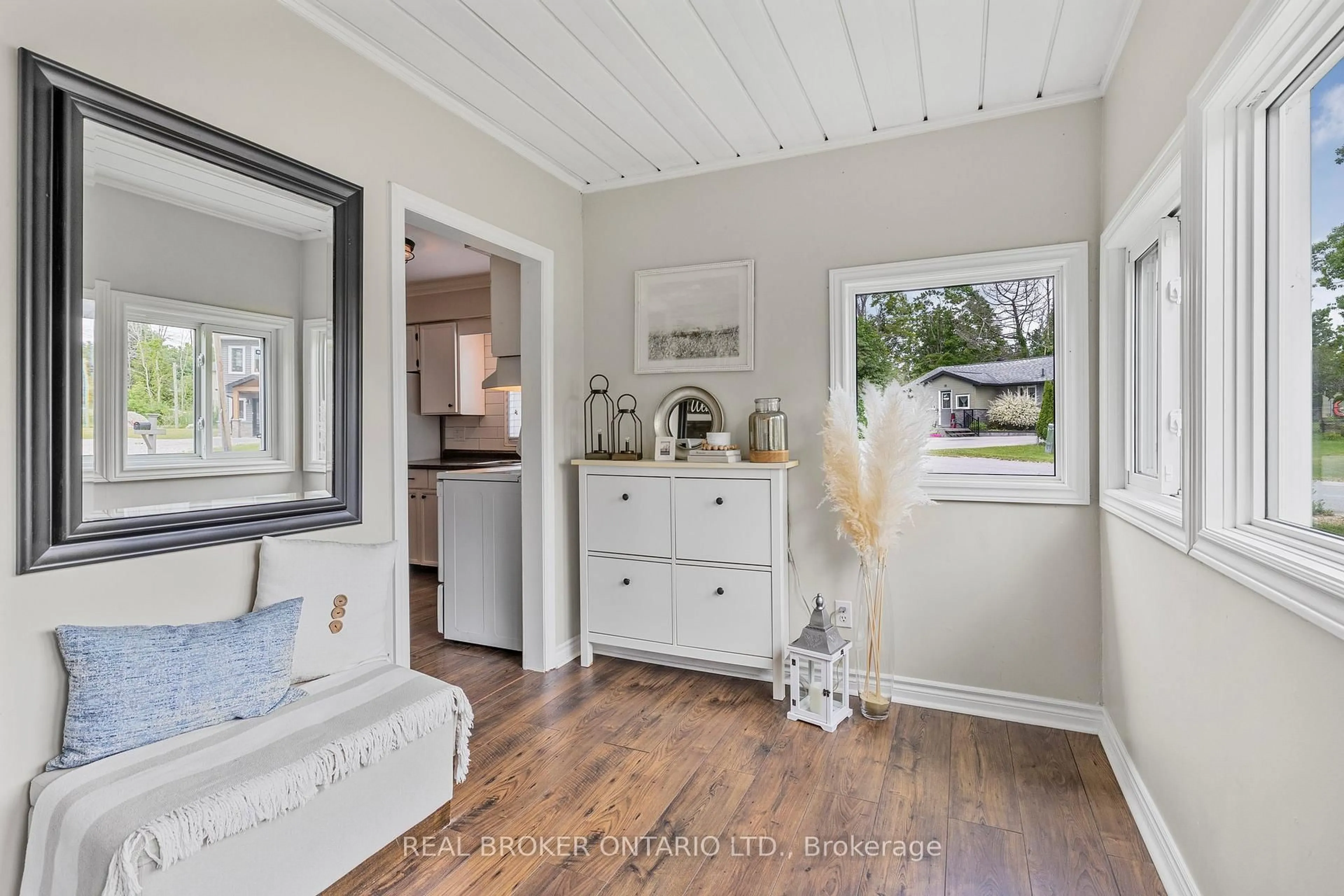 Indoor entryway for 23 Owen Rd, Oro-Medonte Ontario L0L 1T0