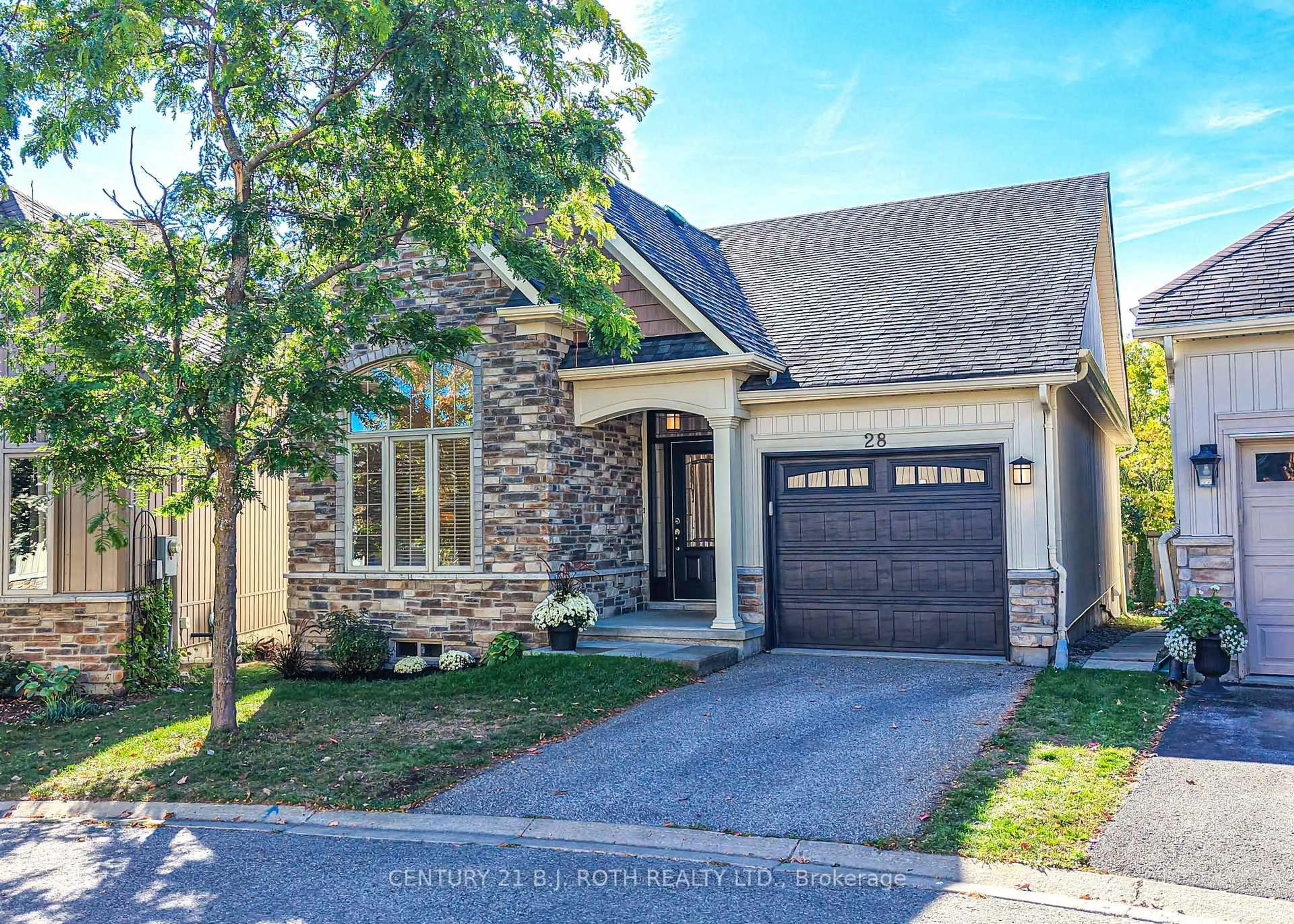 Home with brick exterior material, street for 28 Canterbury Circ, Orillia Ontario L3V 0C9