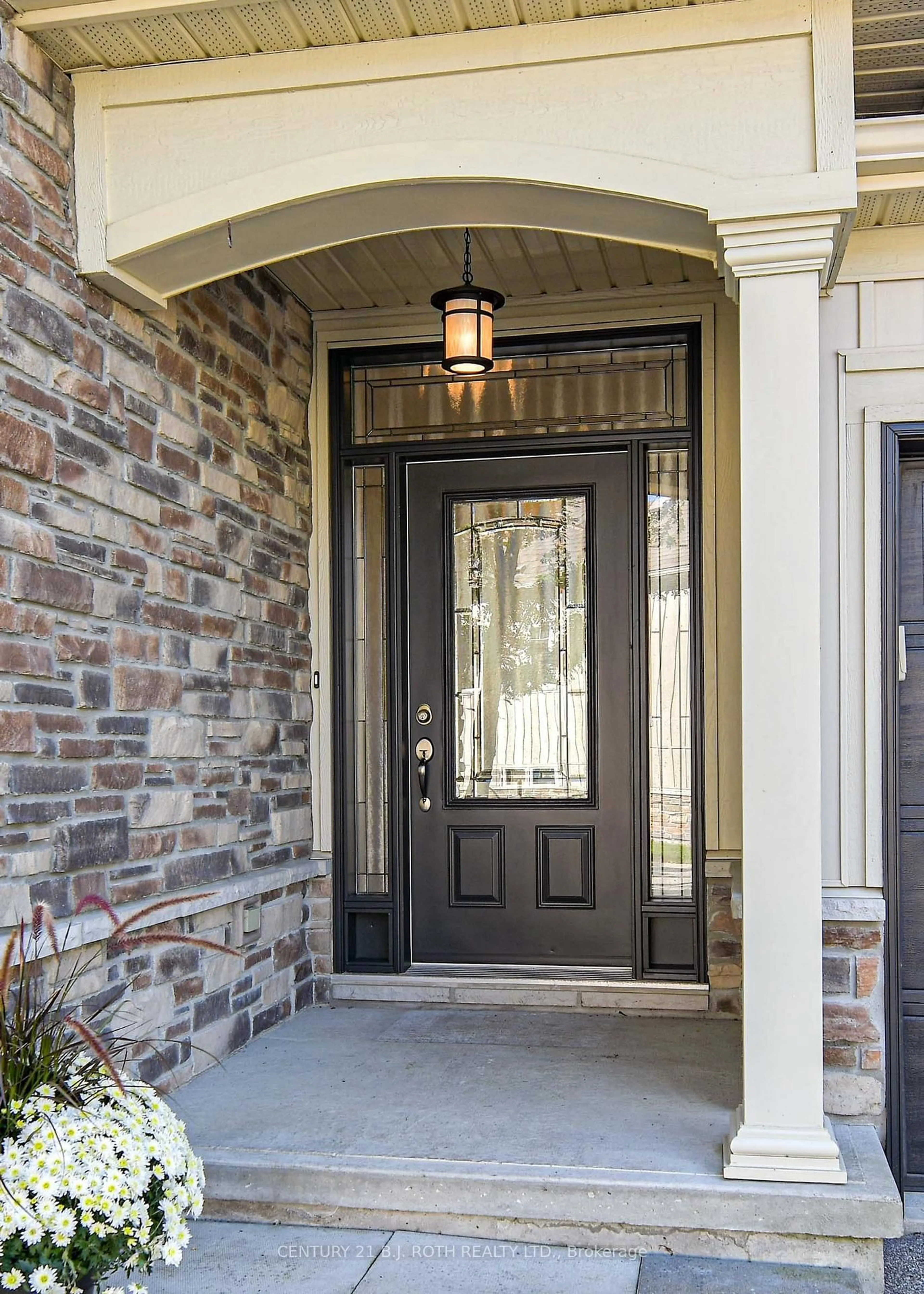 Indoor entryway for 28 Canterbury Circ, Orillia Ontario L3V 0C9