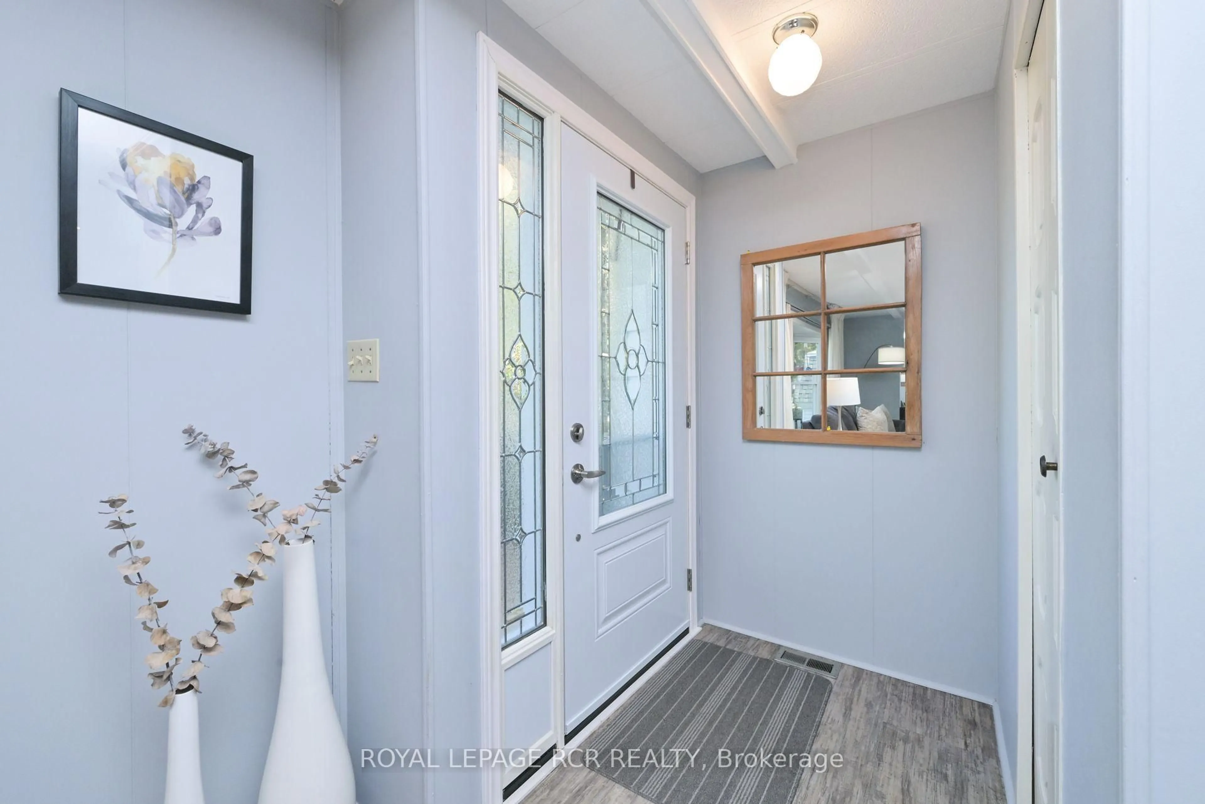 Indoor entryway for 15 Carruthers St, Wasaga Beach Ontario L9Z 1K2