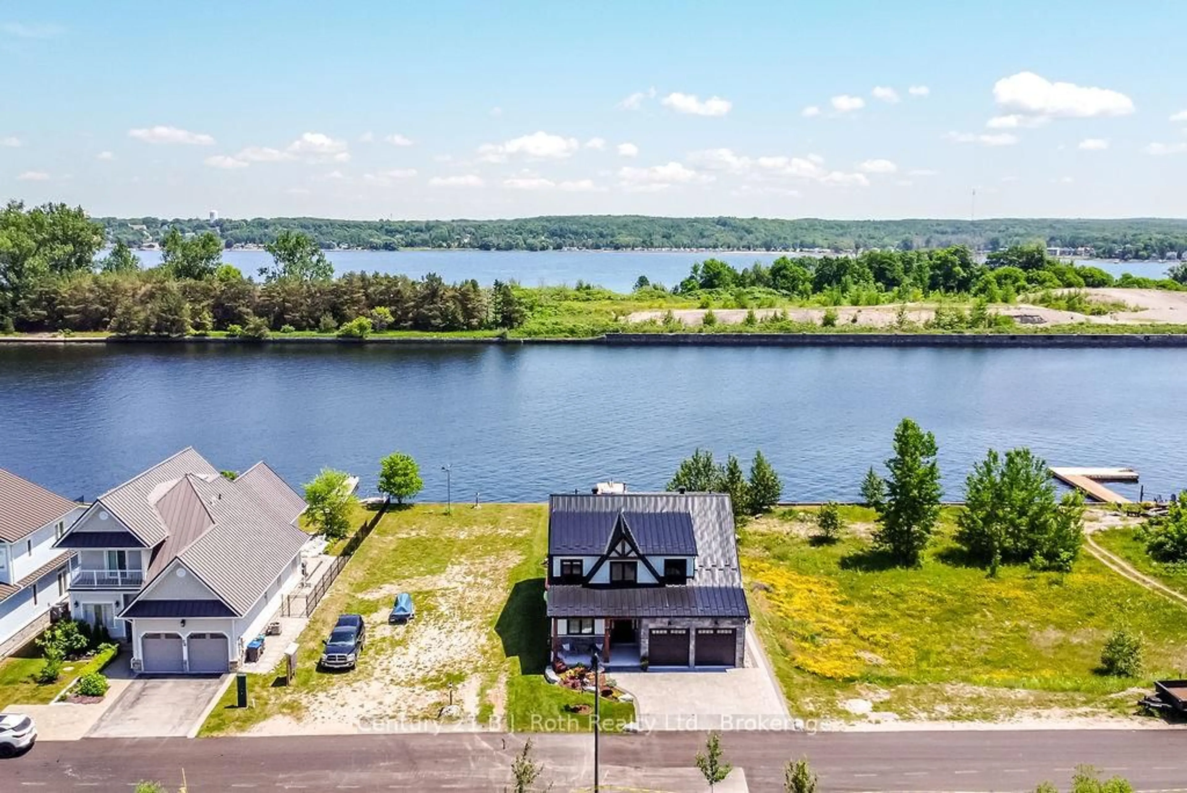 A pic from outside/outdoor area/front of a property/back of a property/a pic from drone, water/lake/river/ocean view for 53 Dock Lane #27, Tay Ontario L0K 1R0