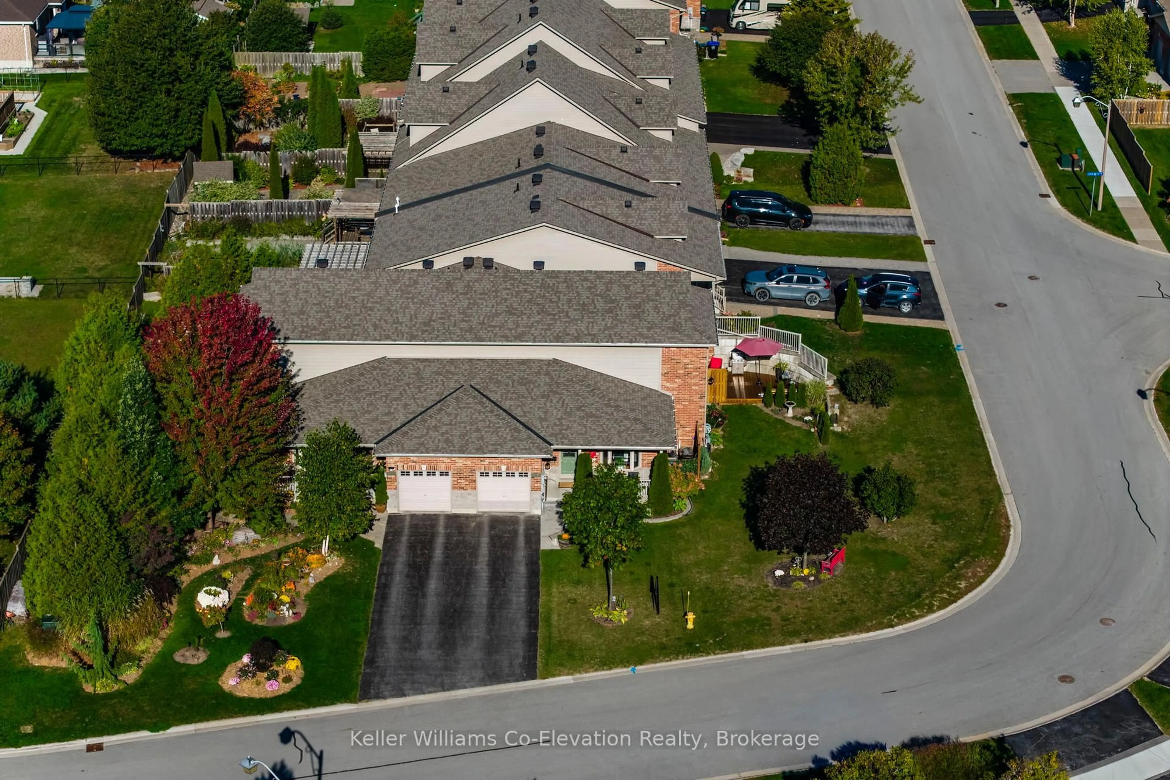 A pic from outside/outdoor area/front of a property/back of a property/a pic from drone, street for 438 Shewfelt Cres, Midland Ontario L4R 5M7