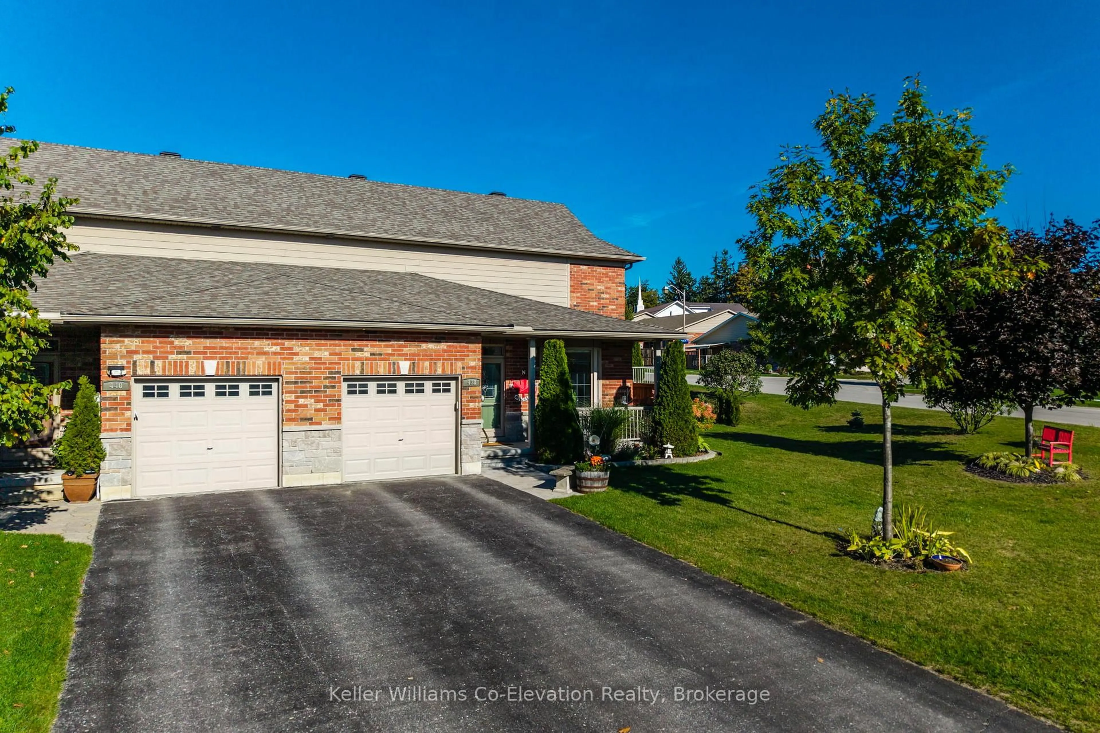 A pic from outside/outdoor area/front of a property/back of a property/a pic from drone, street for 438 Shewfelt Cres, Midland Ontario L4R 5M7