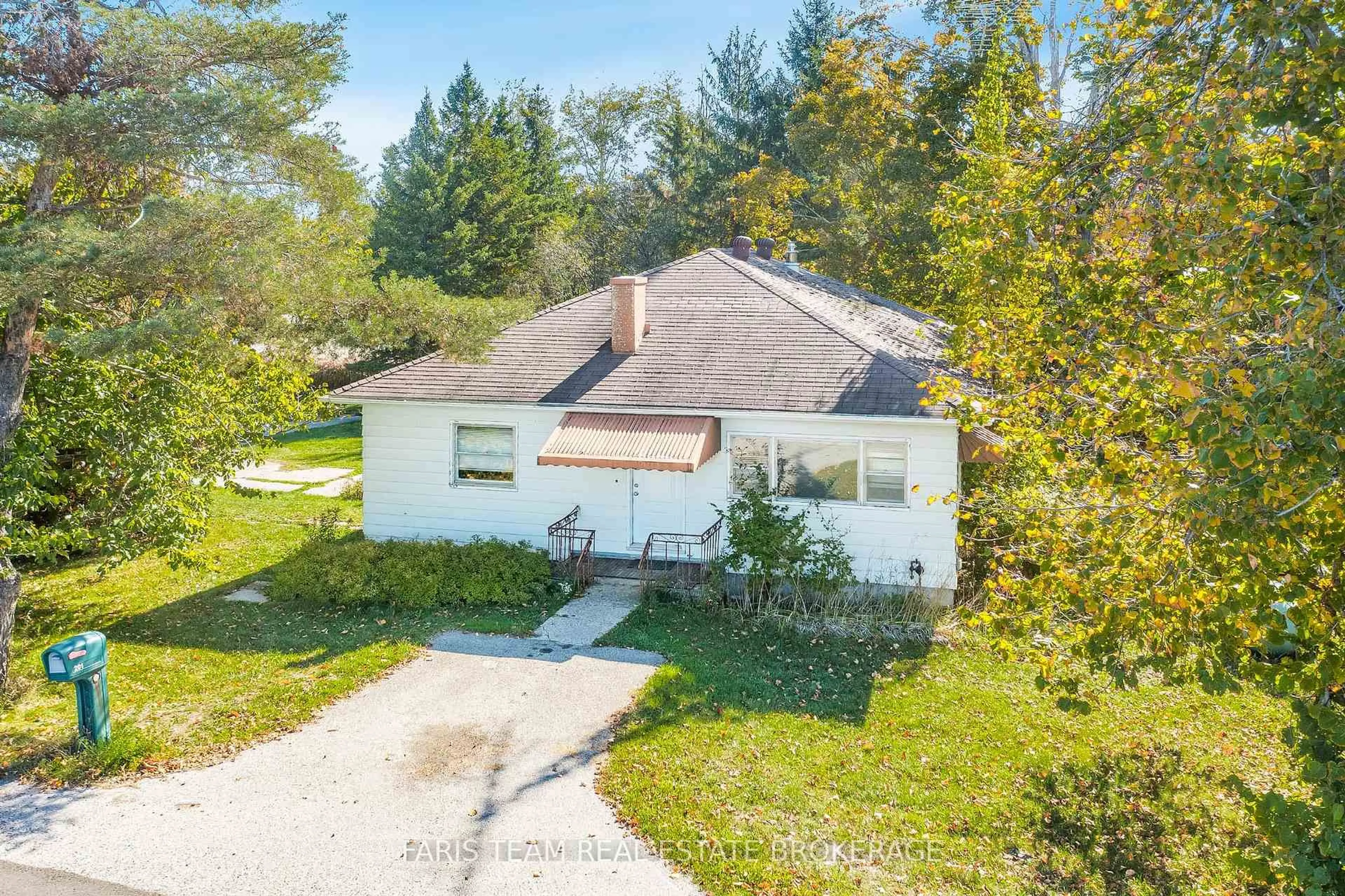 A pic from outside/outdoor area/front of a property/back of a property/a pic from drone, street for 201 Ridge Rd, Oro-Medonte Ontario L0L 2E0