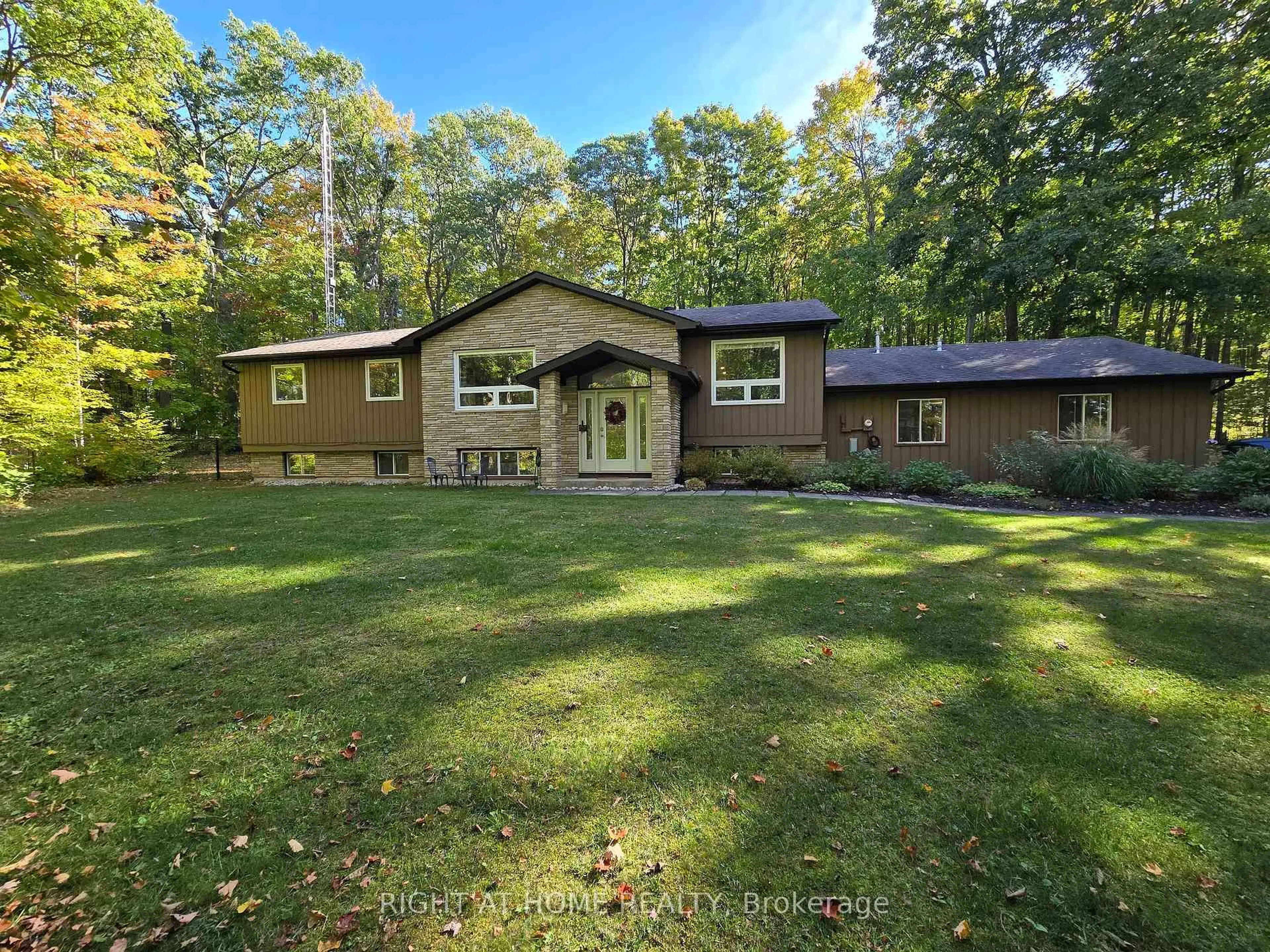 Unknown for 11 WOODLAND Cres, Oro-Medonte Ontario L4M 4Y8
