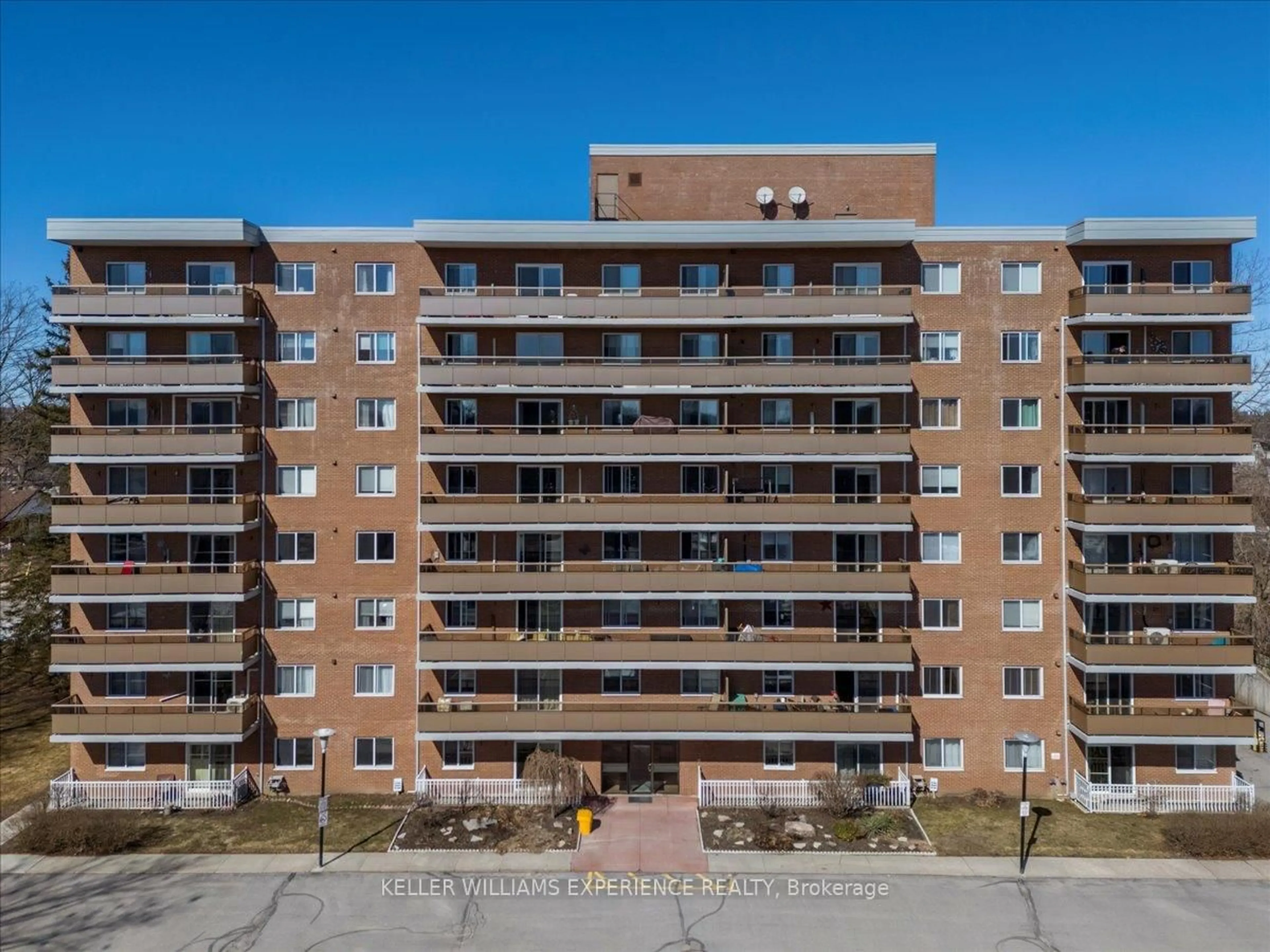 A pic from outside/outdoor area/front of a property/back of a property/a pic from drone, unknown for 414 Blake St #804, Barrie Ontario L4M 5J7