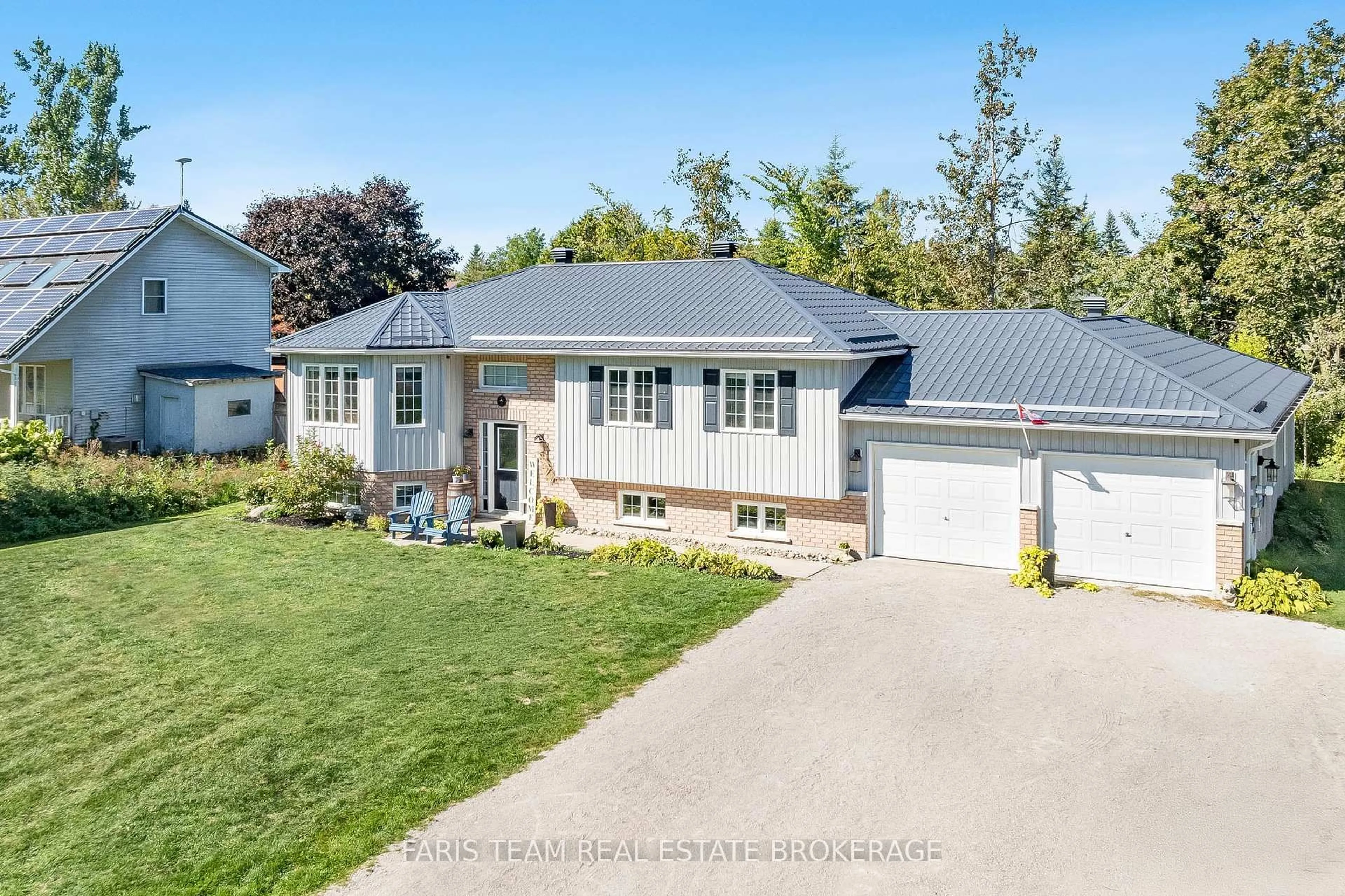 A pic from outside/outdoor area/front of a property/back of a property/a pic from drone, street for 28 Shelswell Blvd, Oro-Medonte Ontario L0L 2E0