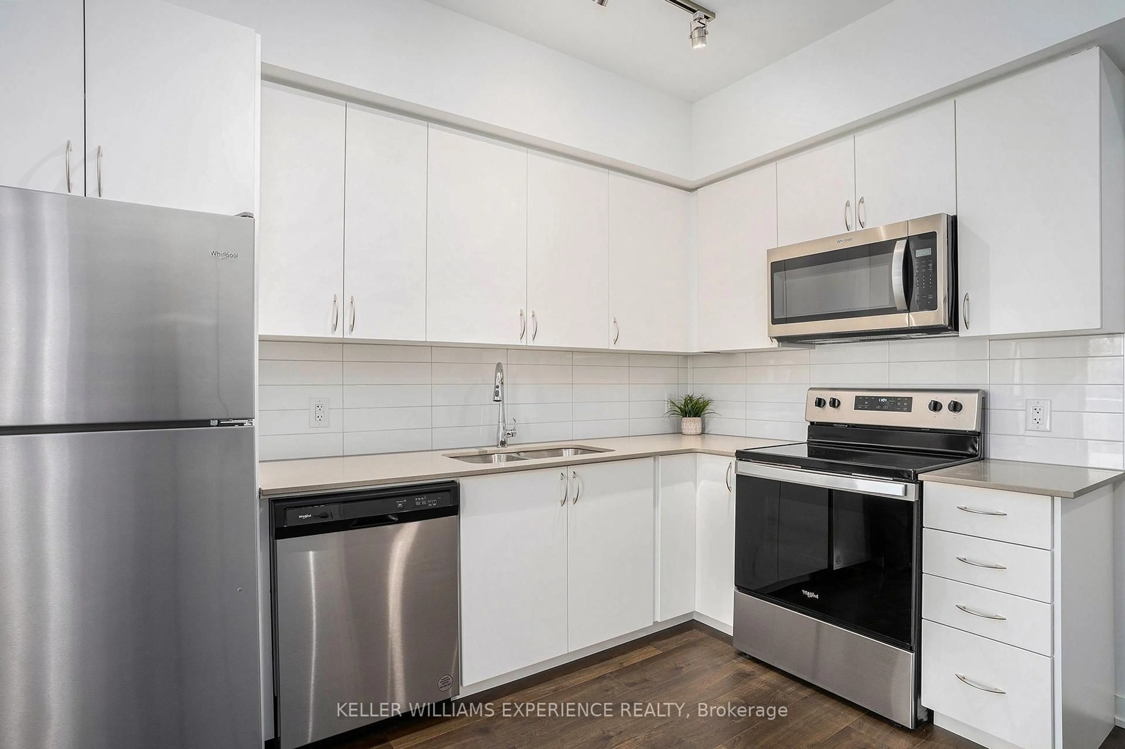 Standard kitchen, unknown for 56 Lakeside Terr #302, Barrie Ontario L4M 7B9