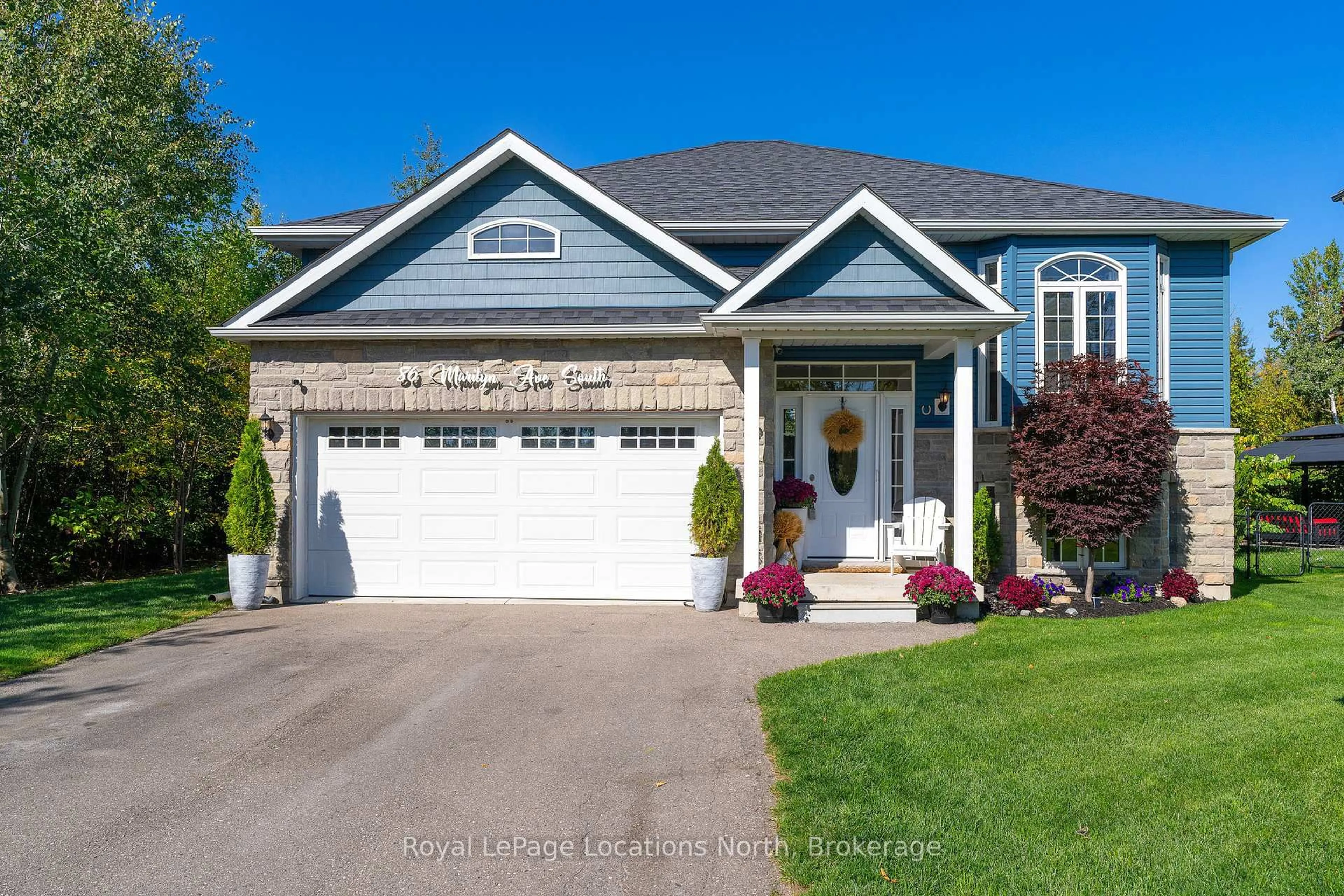 Home with vinyl exterior material, street for 86 Marilyn Ave, Wasaga Beach Ontario L9Z 2Y1