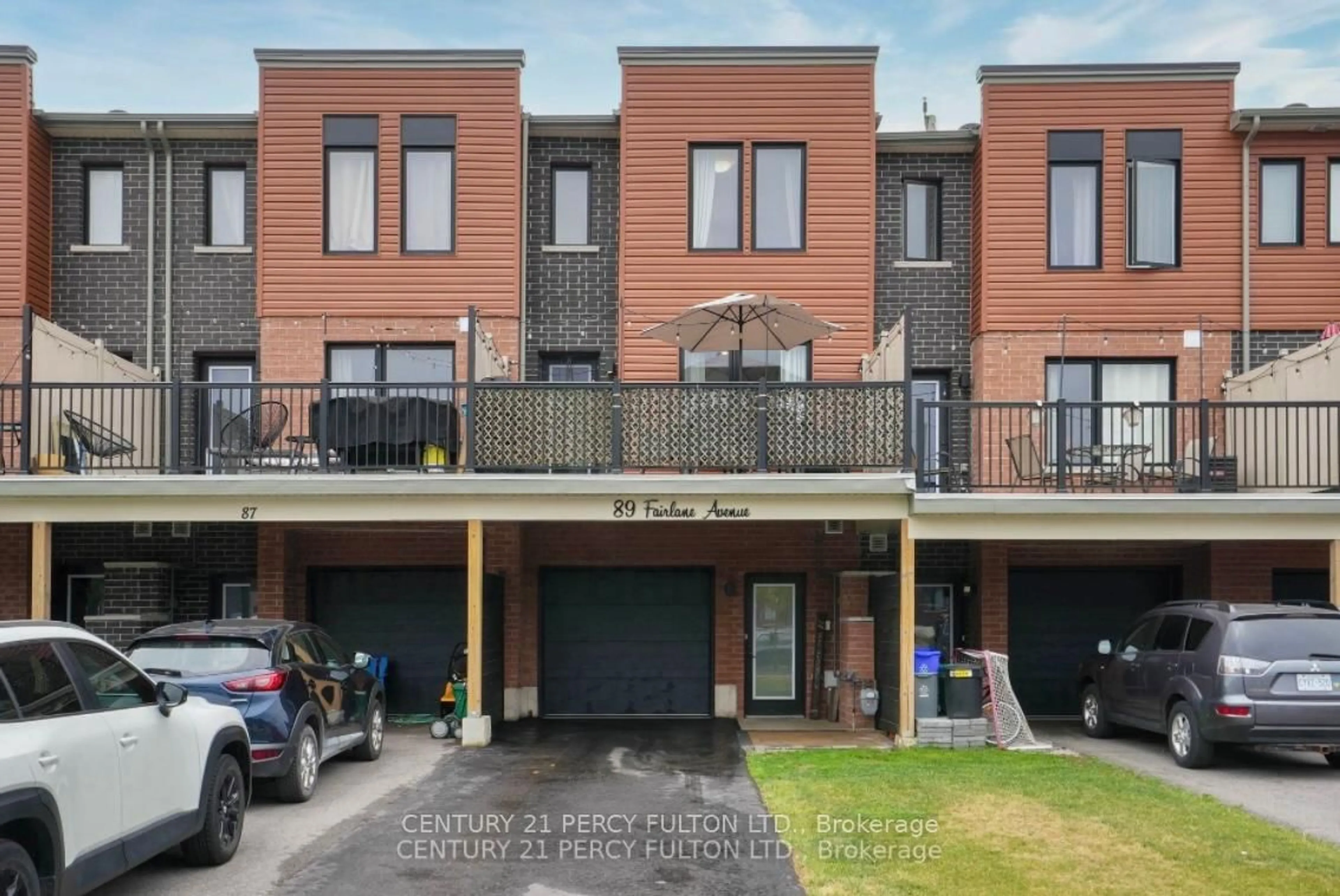 A pic from outside/outdoor area/front of a property/back of a property/a pic from drone, street for 89 Fairlane Ave, Barrie Ontario L9L 0M9