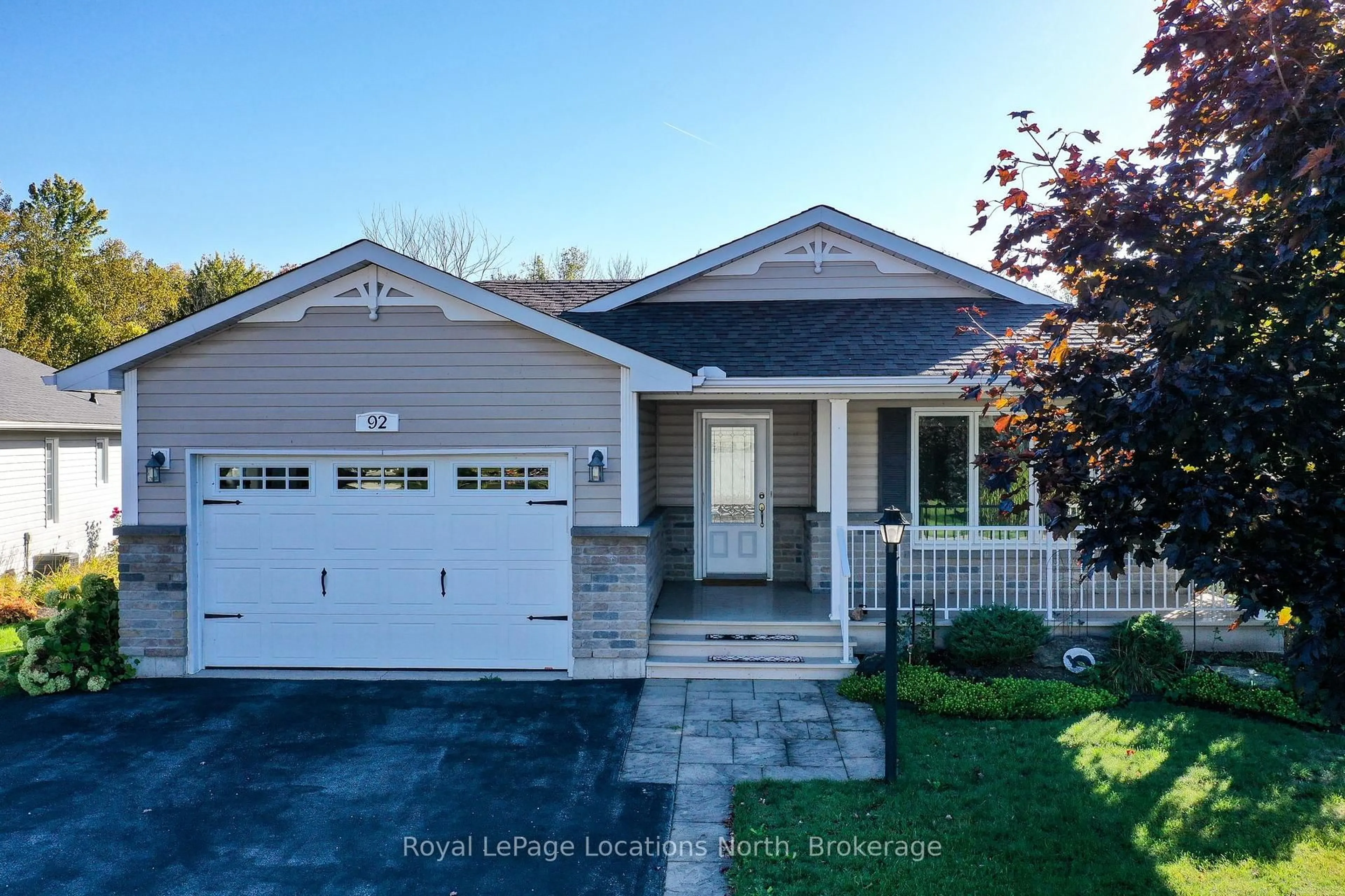 Home with brick exterior material, street for 92 New York Ave, Wasaga Beach Ontario L9Z 3A8
