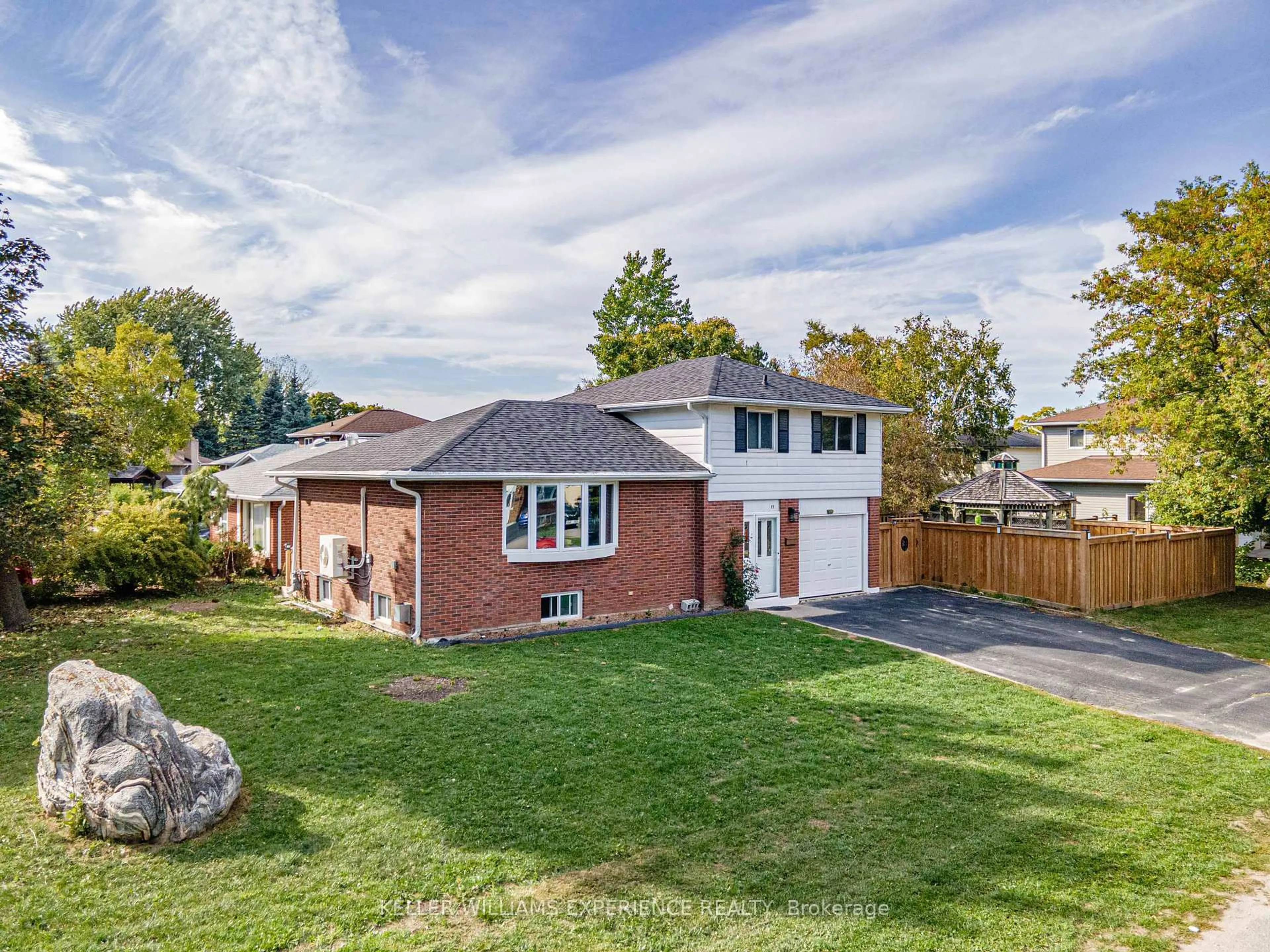 Home with brick exterior material, street for 28 GIBBARD Cres, Collingwood Ontario L9Y 2C1