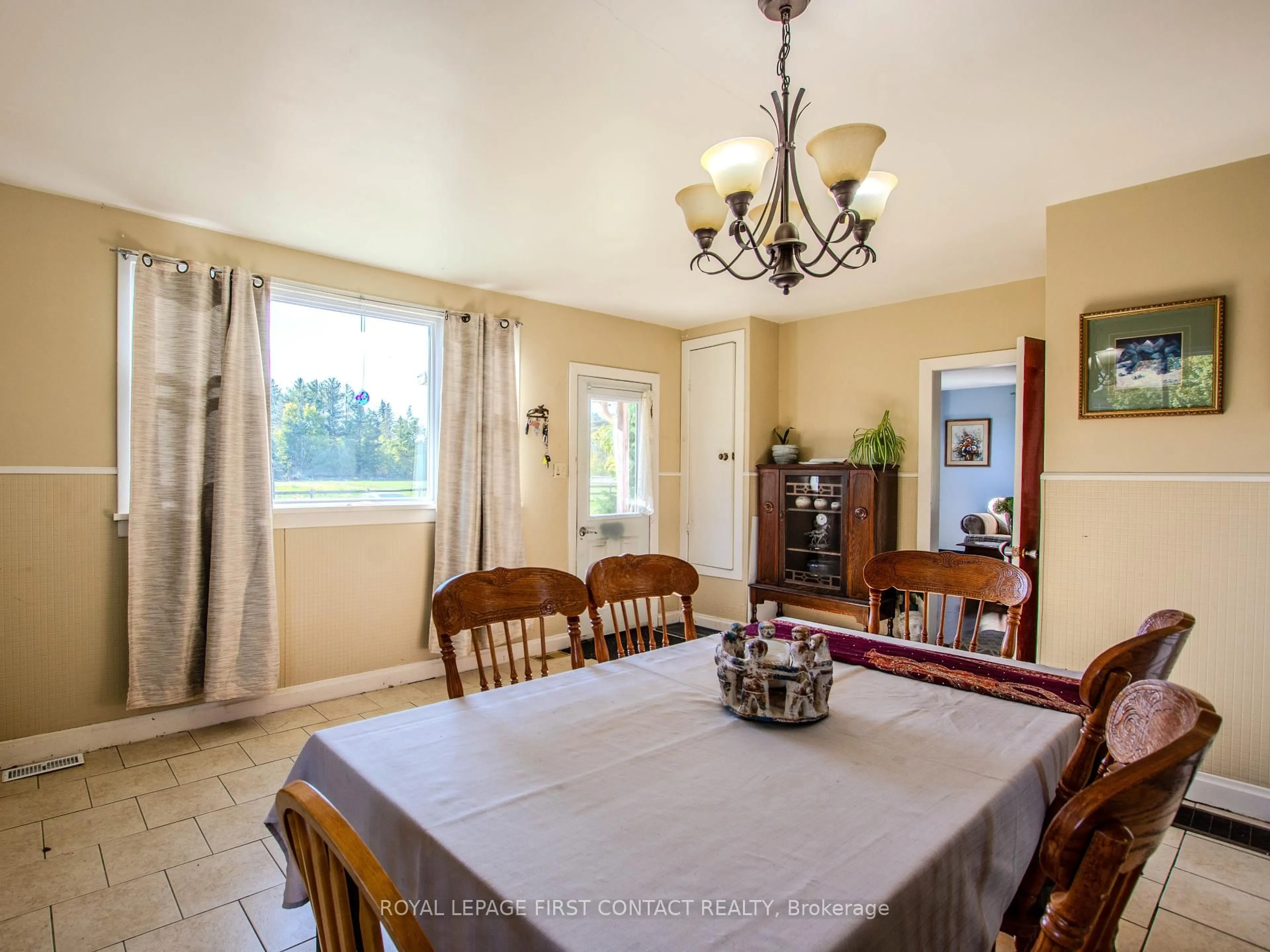 Dining room, ceramic/tile floor for 2041 Flos 4 Rd, Springwater Ontario L0L 2K0
