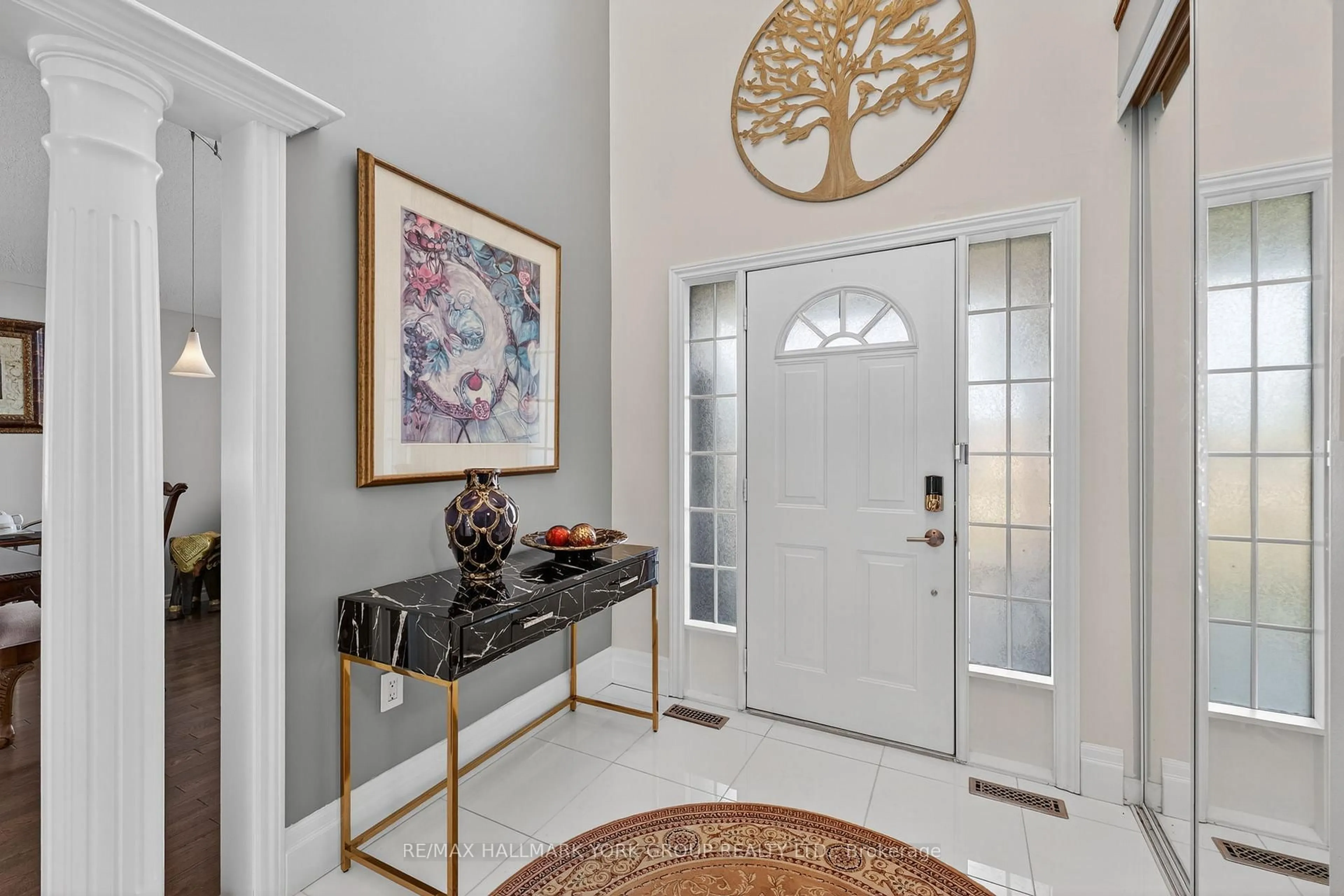 Indoor entryway for 93 Seline Cres, Barrie Ontario L4N 5V7