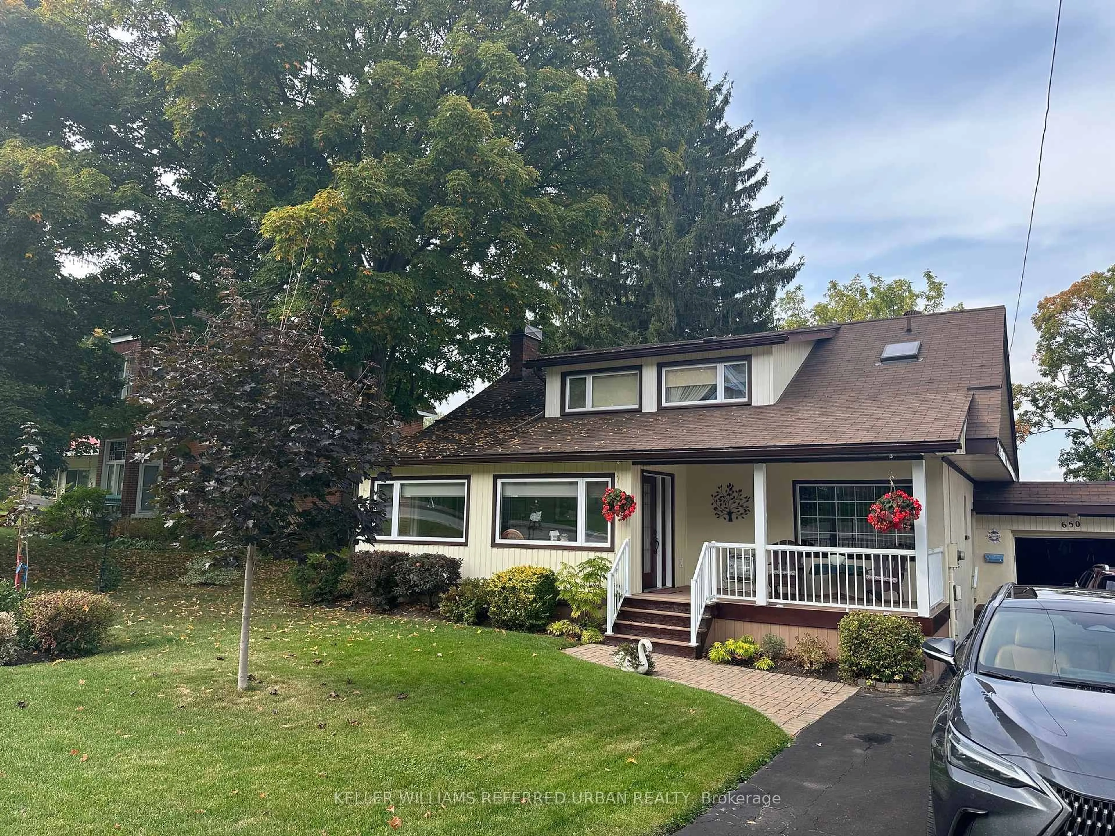 Home with vinyl exterior material, street for 650 Hugel Ave, Midland Ontario L4R 1W7