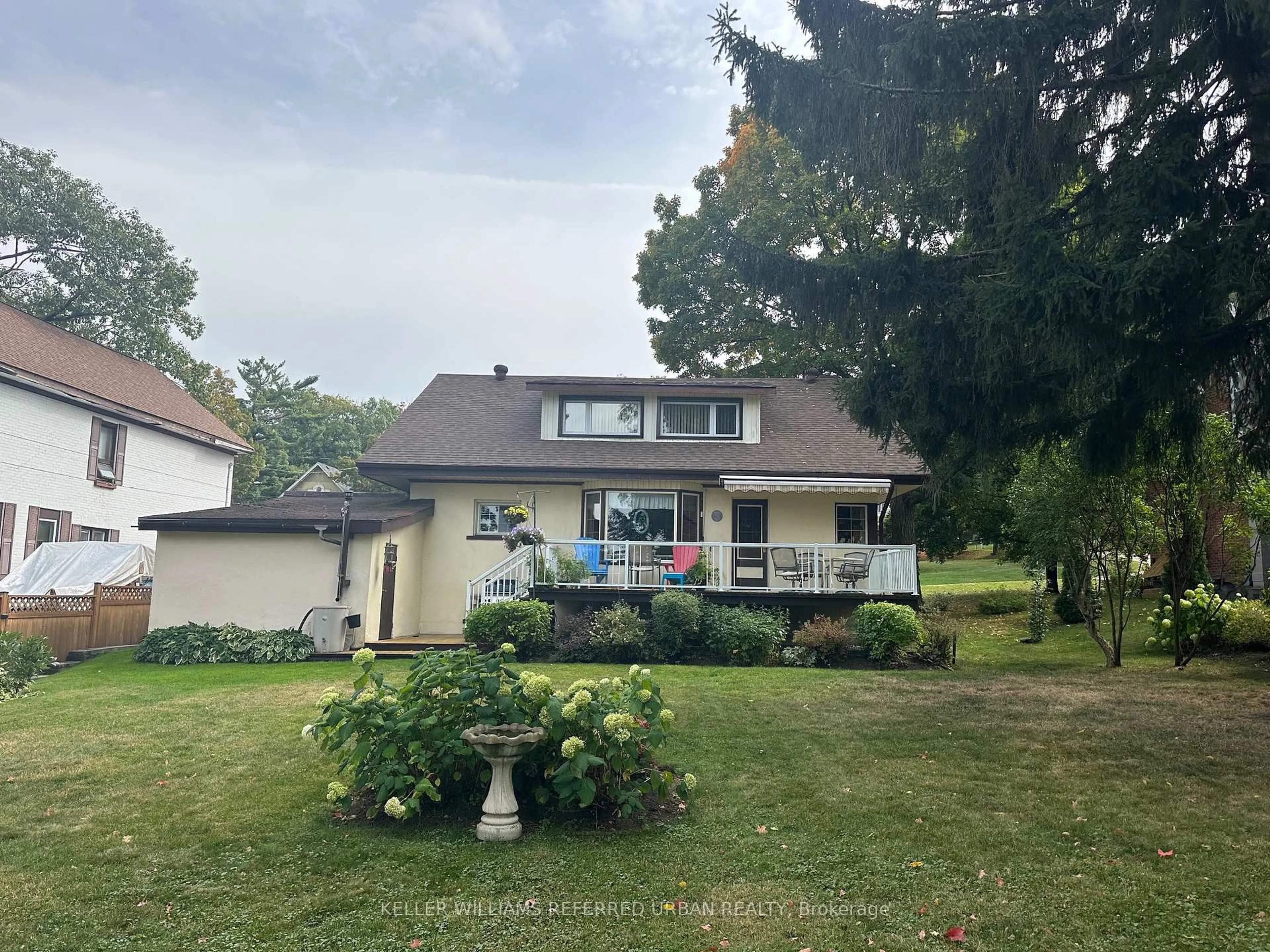 A pic from outside/outdoor area/front of a property/back of a property/a pic from drone, unknown for 650 Hugel Ave, Midland Ontario L4R 1W7