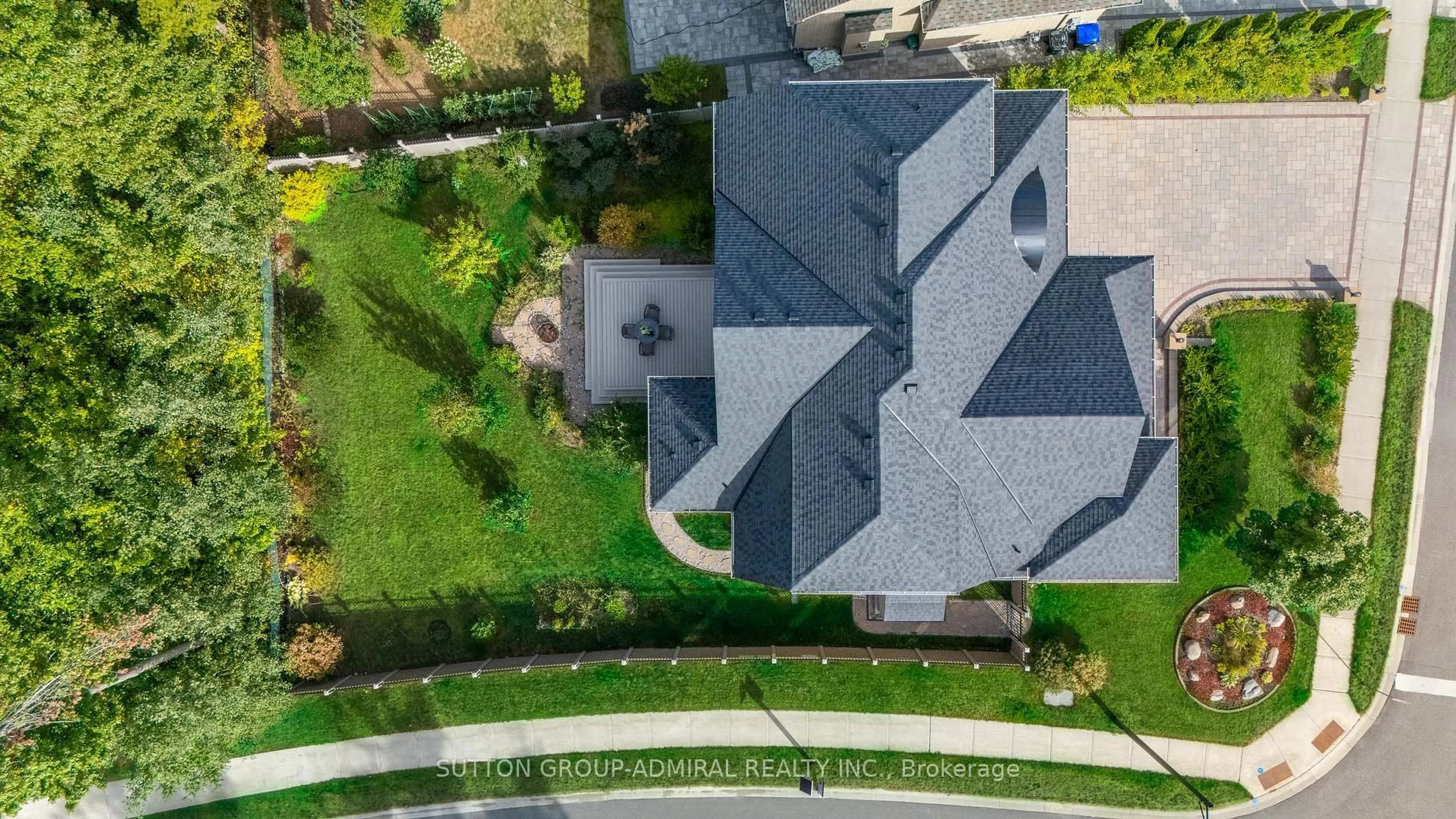 A pic from outside/outdoor area/front of a property/back of a property/a pic from drone, street for 1 Redmond Cres, Springwater Ontario L9X 1Z8