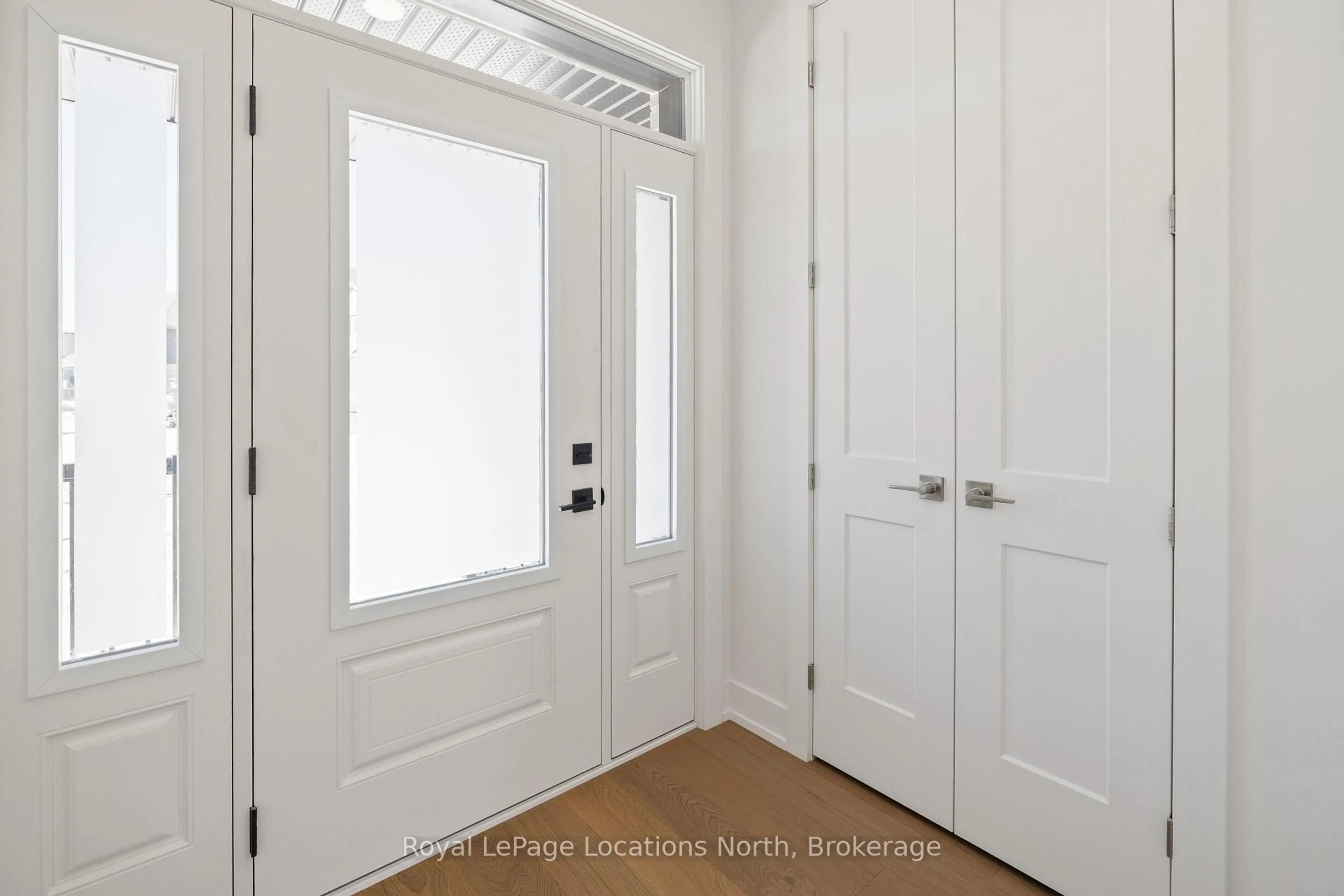 Indoor entryway for 42 Swain Cres, Collingwood Ontario L9Y 2L3